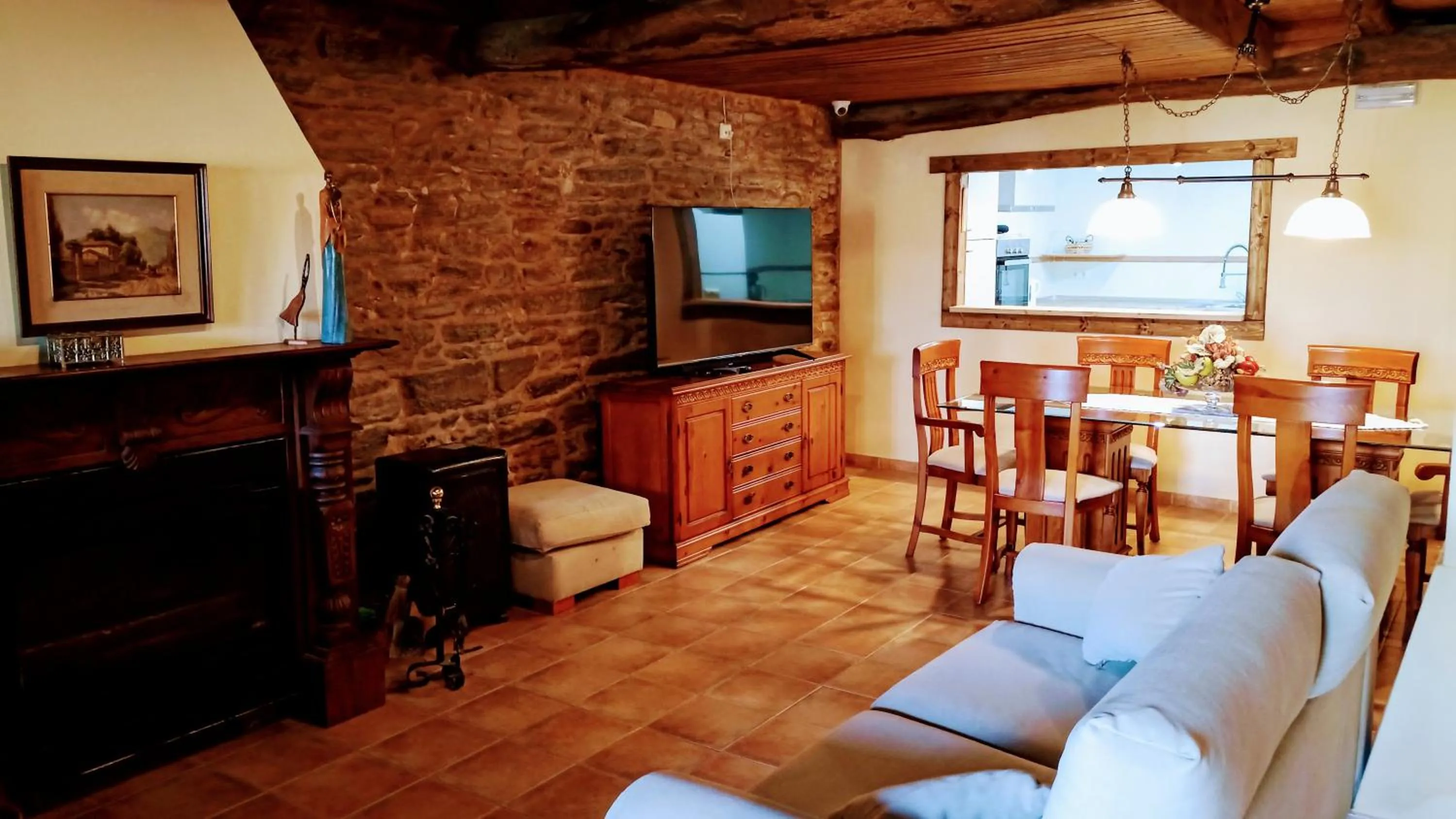 Communal lounge/ TV room in La Casona de Sarria