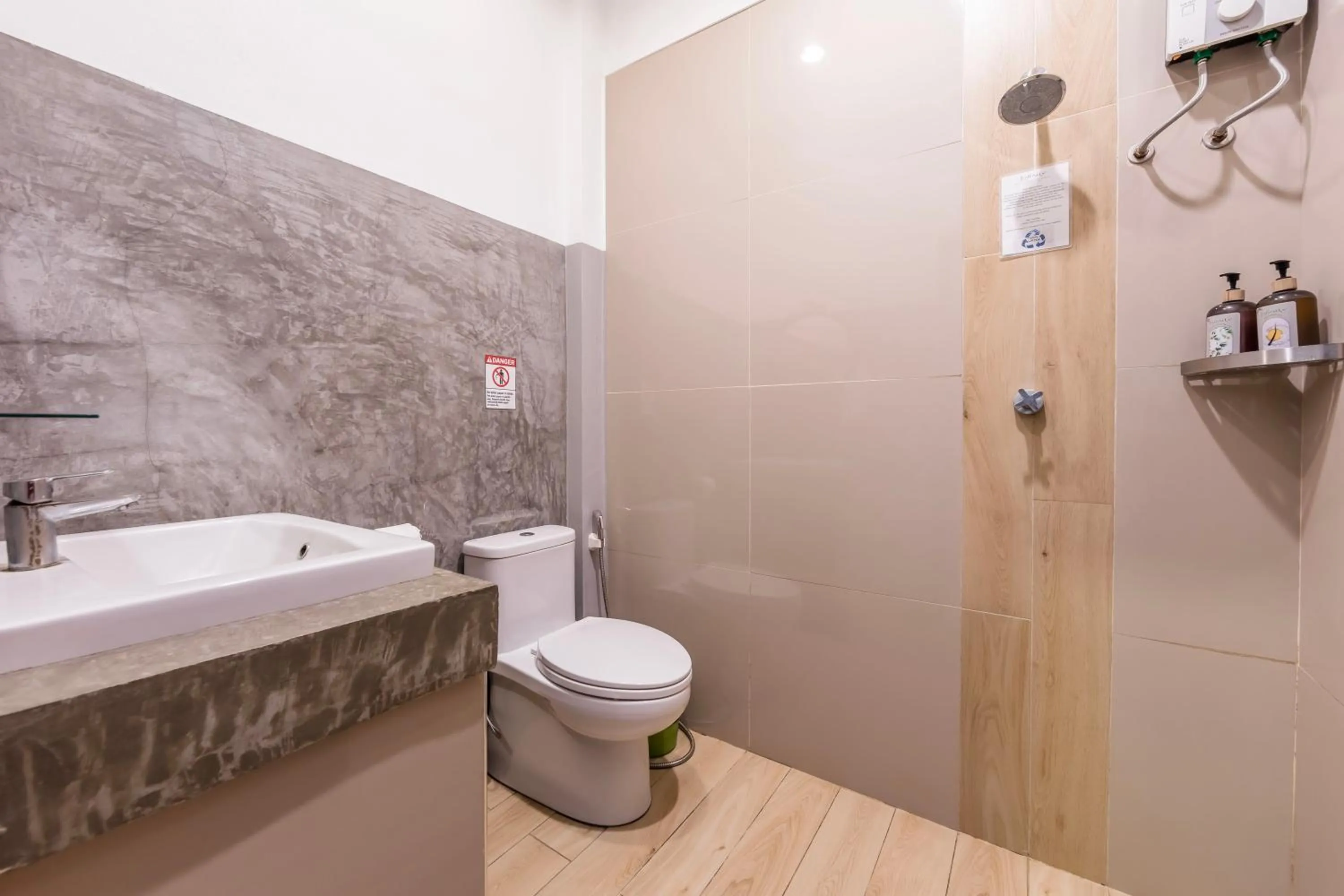 Shower in Infinity Guesthouse