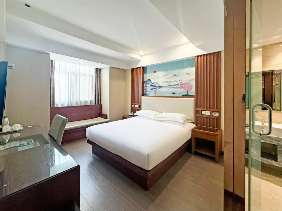 Bedroom, Bed in Yiwu Ruifeng Hotel