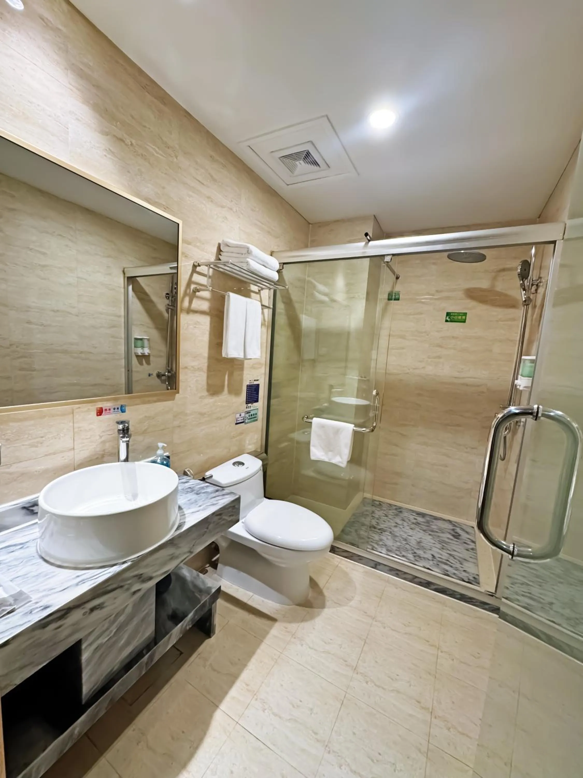 Shower in Yiwu Ruifeng Hotel