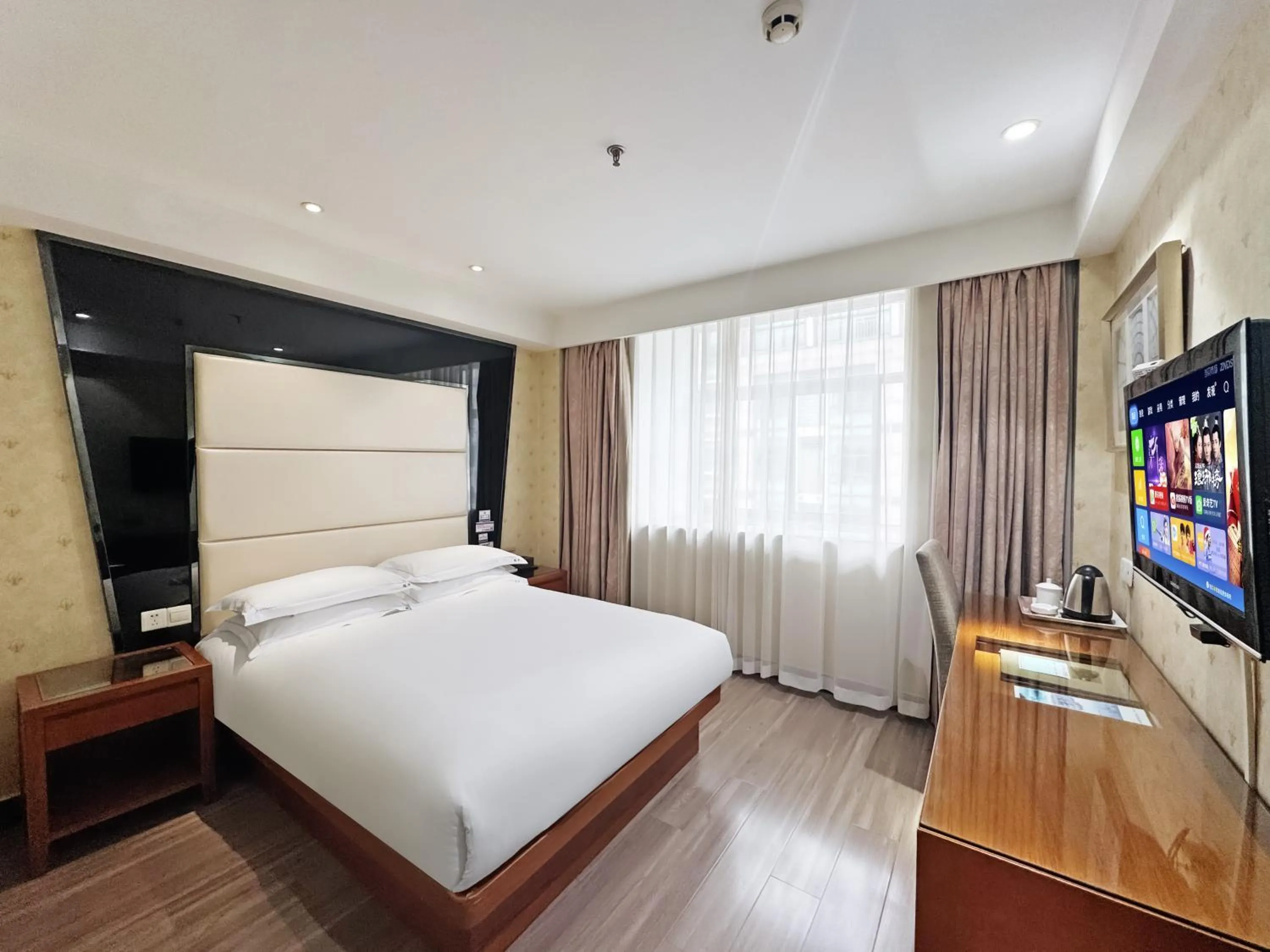 Bedroom, Bed in Yiwu Ruifeng Hotel