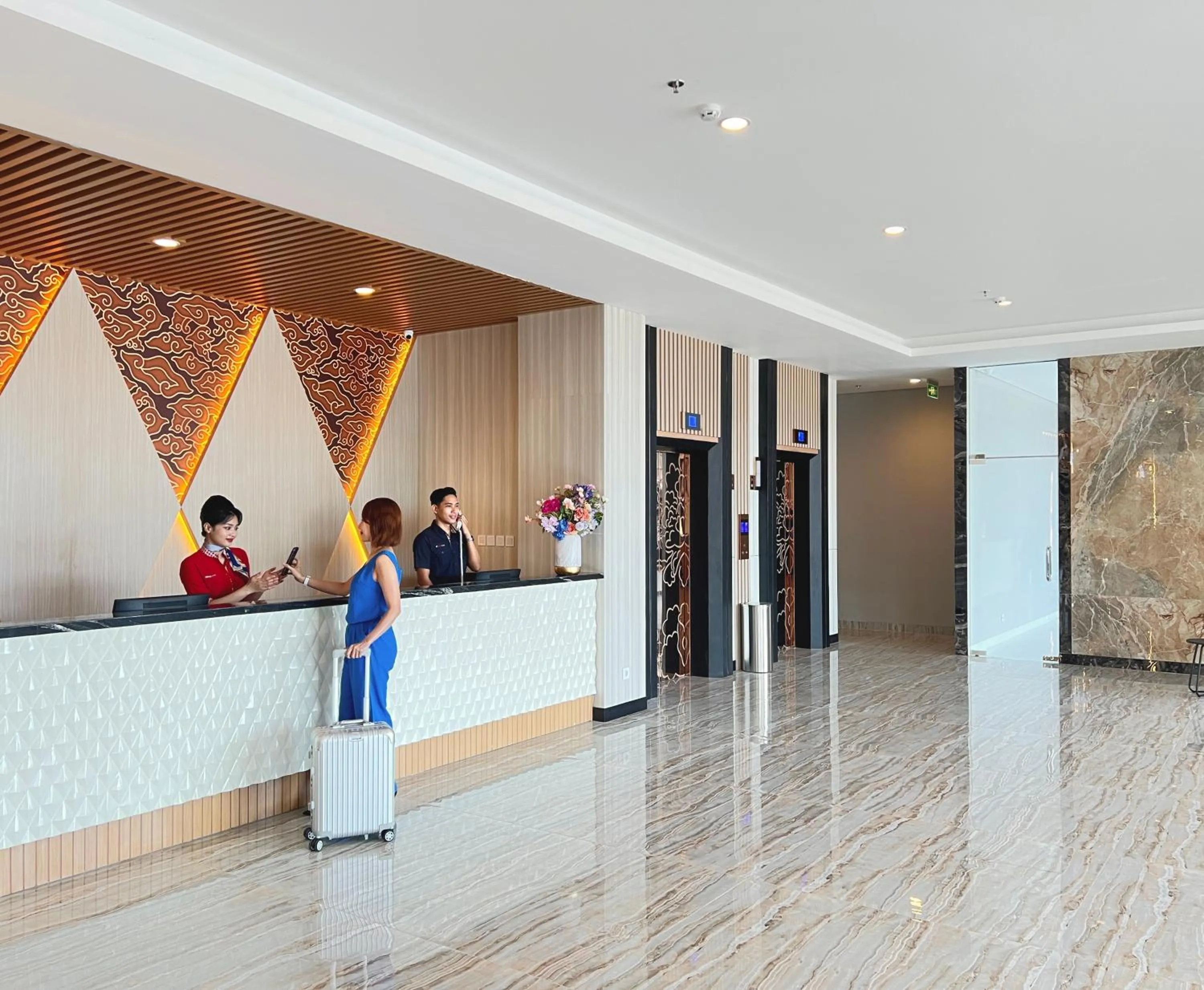 Lobby or reception in d'primahotel Airport Sultan Hasanuddin Makassar