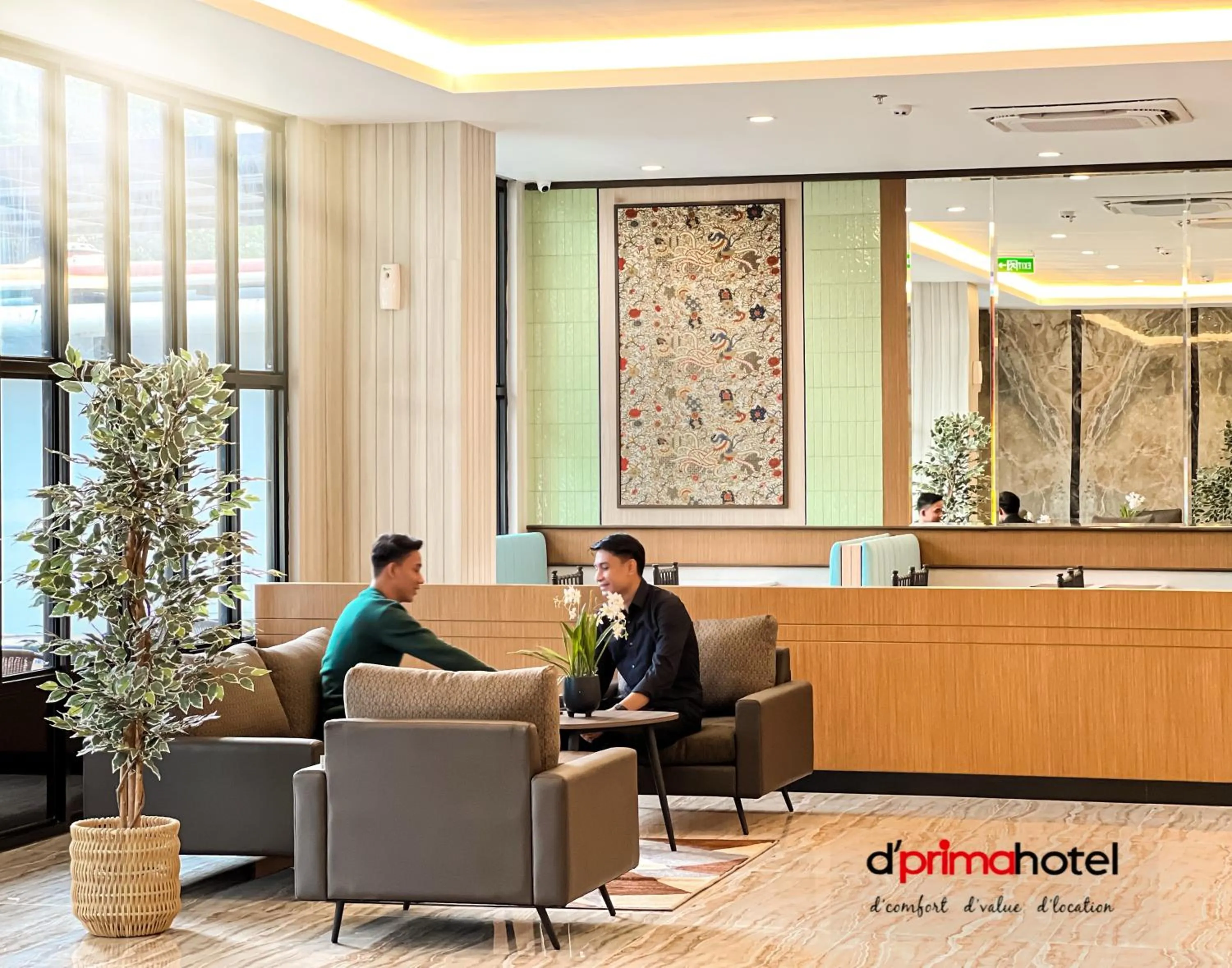 People in d'primahotel Airport Sultan Hasanuddin Makassar