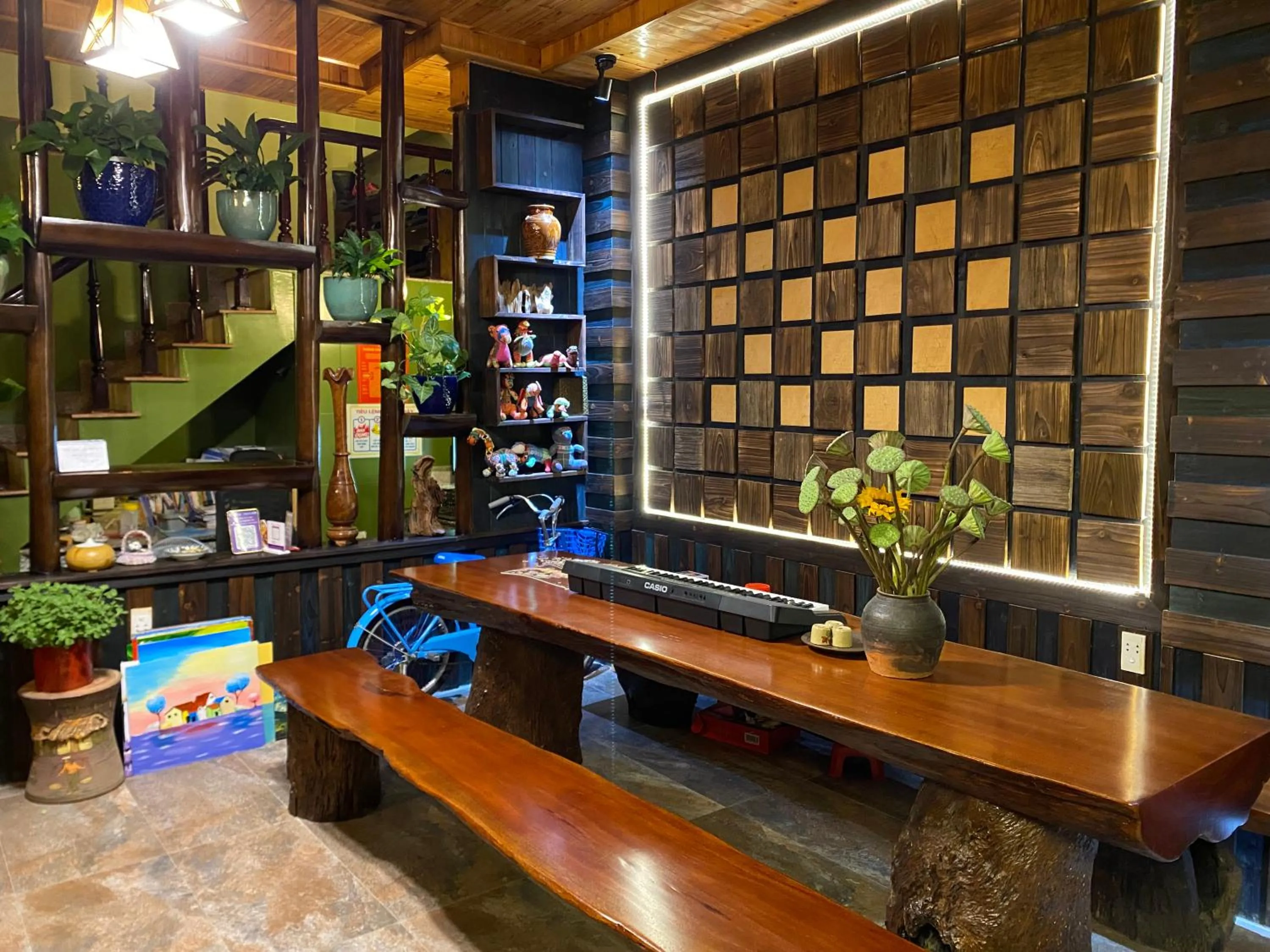 Library in Botanic Sapa Hotel