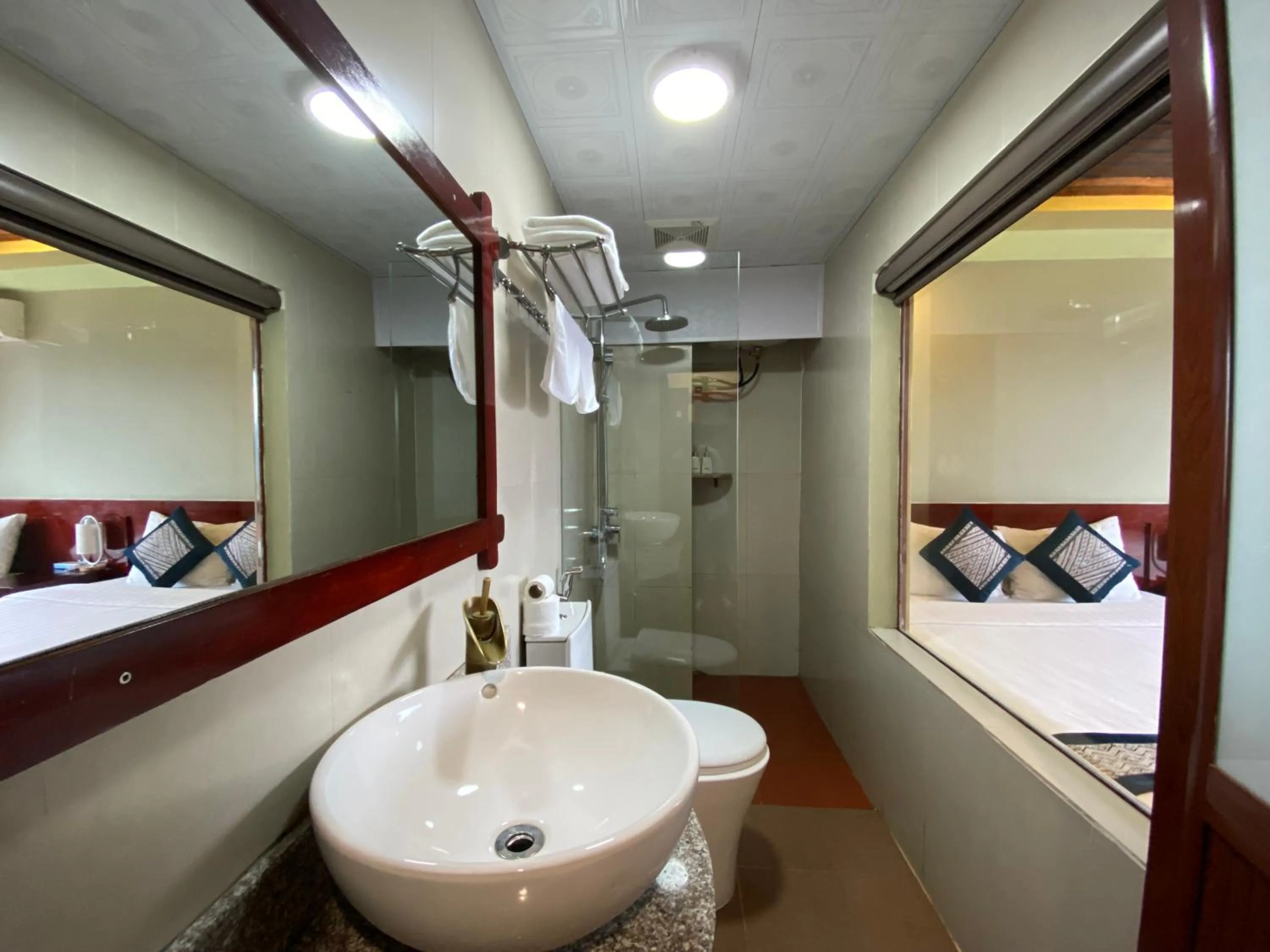 Shower in Botanic Sapa Hotel