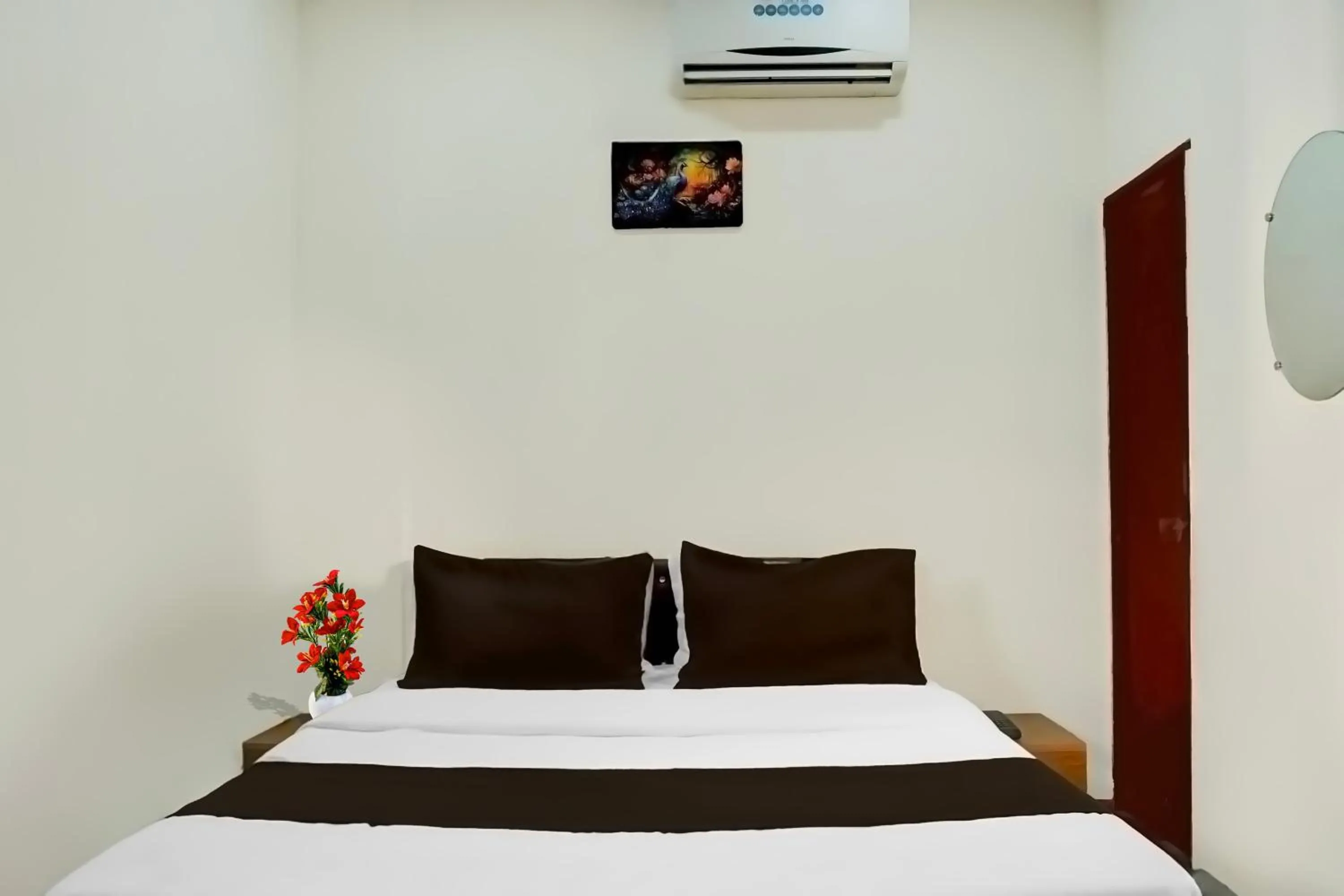 Bedroom, Bed in Super Collection O Talwade