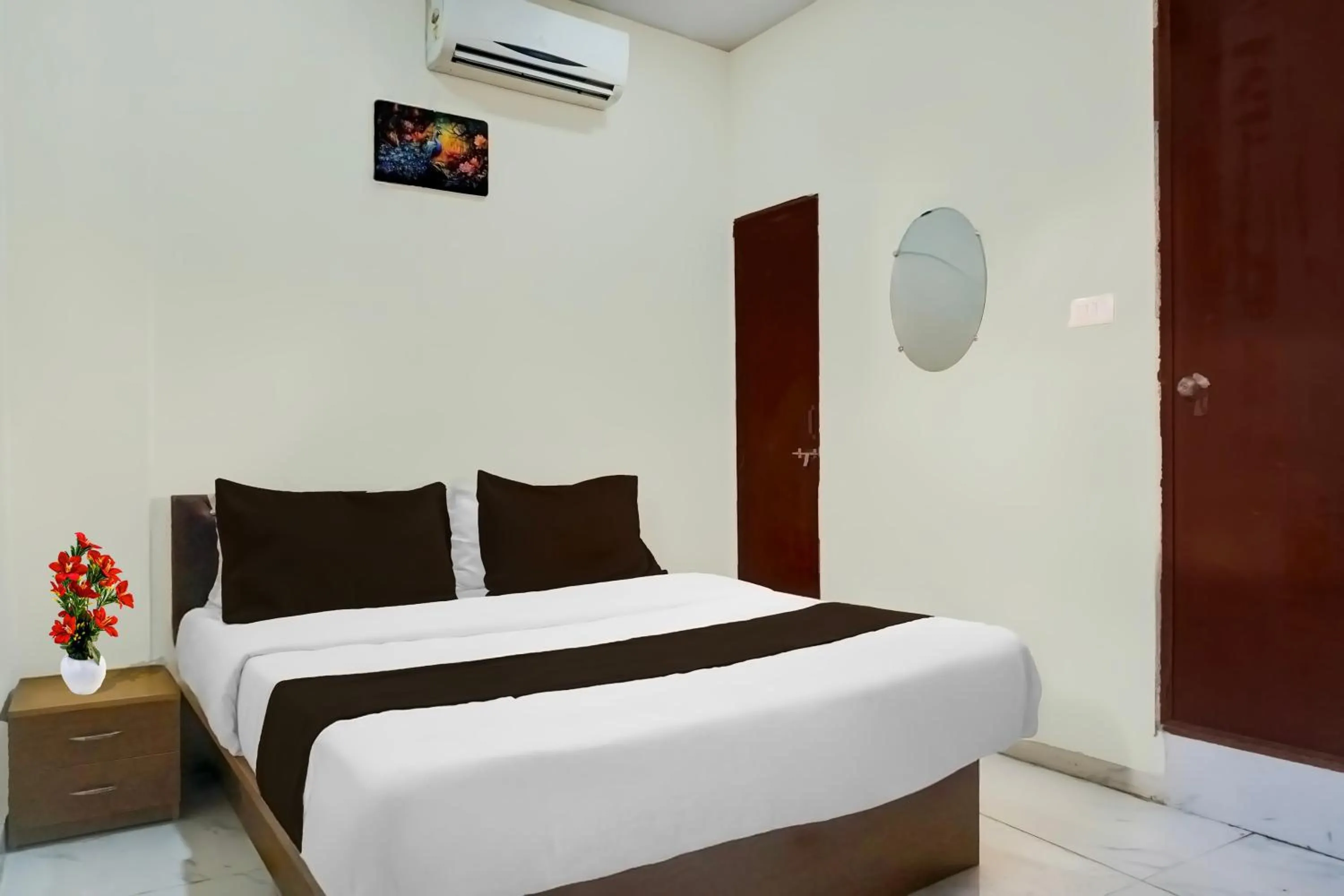 Bedroom, Bed in Super Collection O Talwade