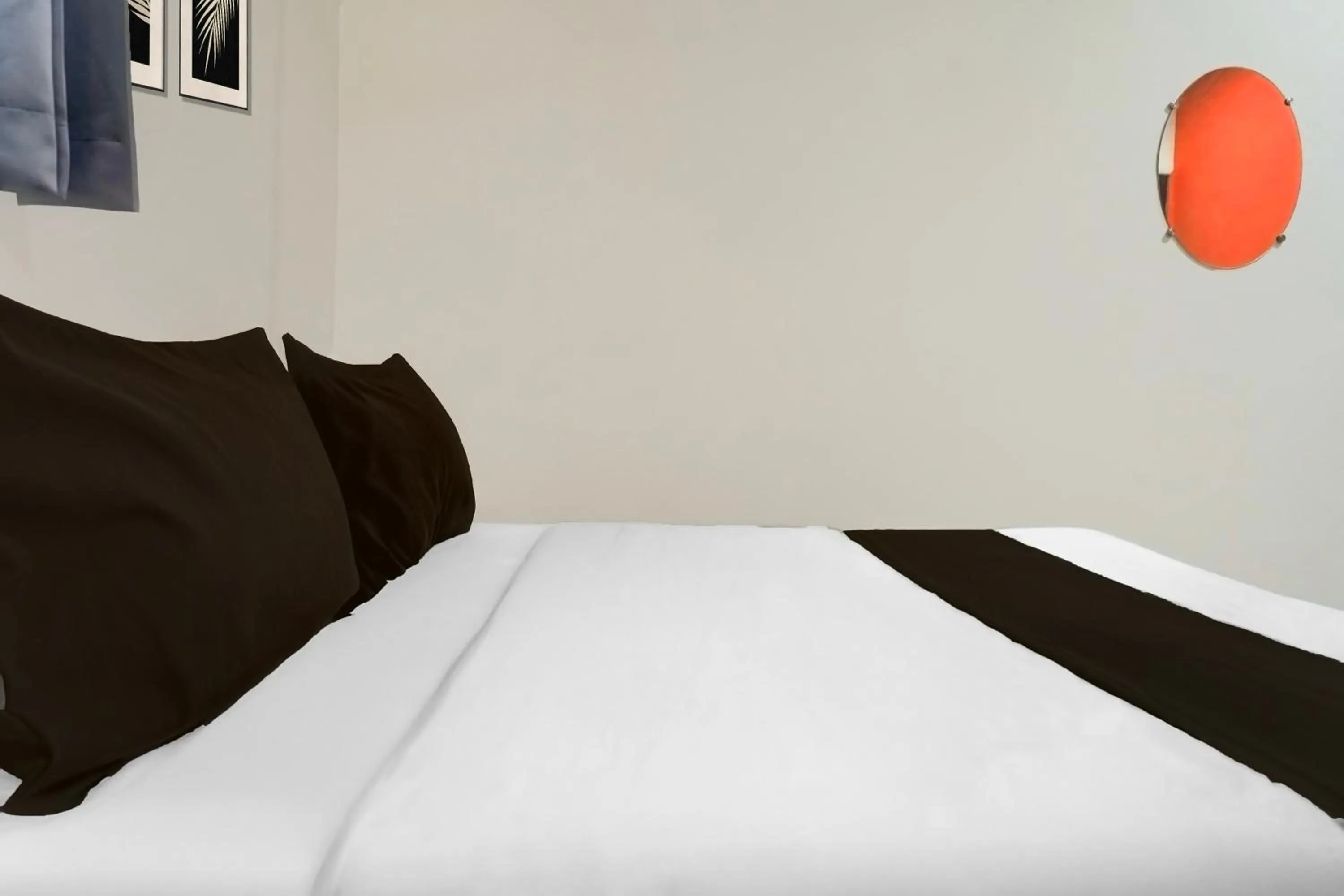 Bedroom, Bed in Super Collection O Talwade