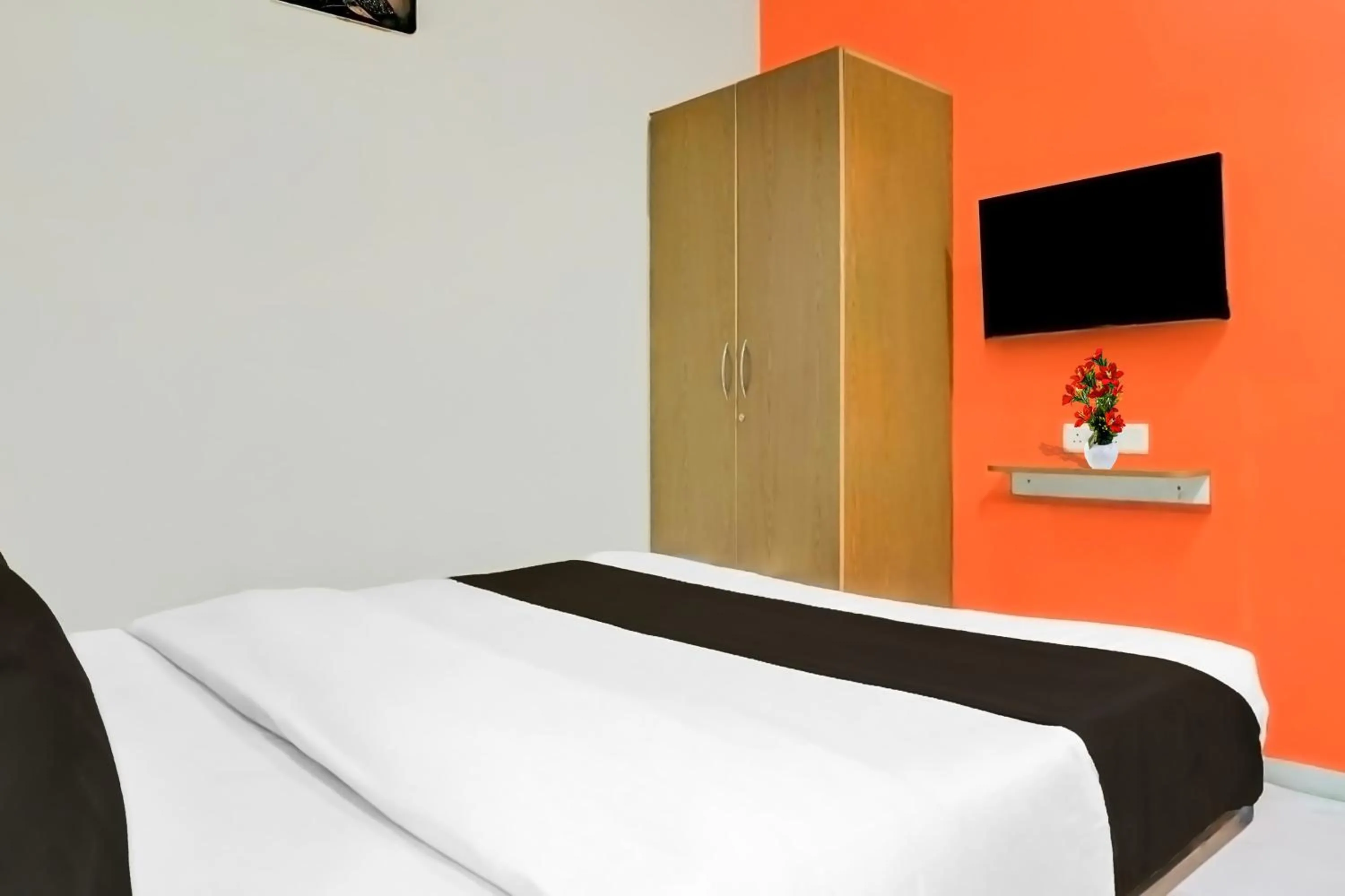 Bedroom, Bed in Super Collection O Talwade