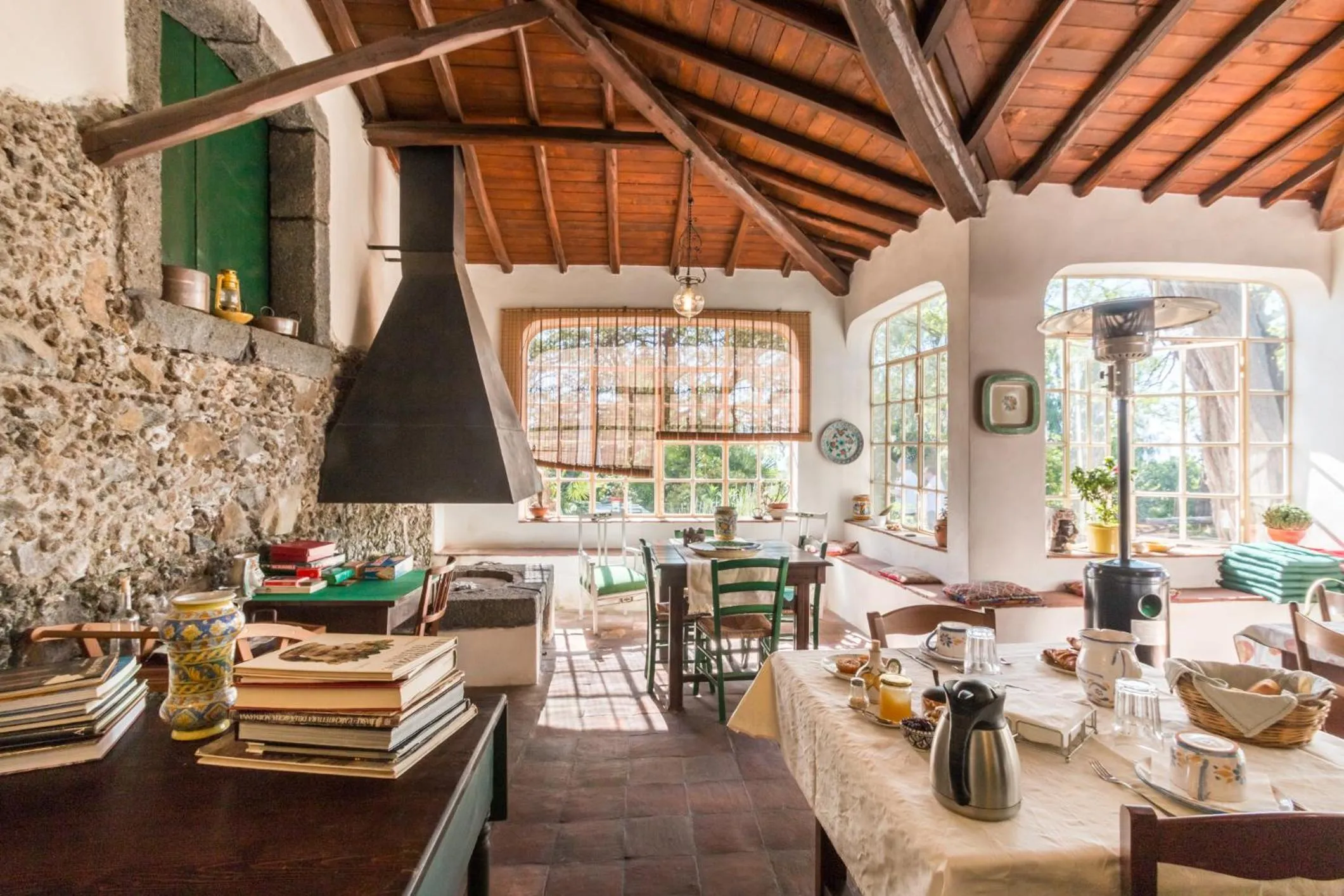 Communal lounge/ TV room in Etna B&B La casa di Pippinitto