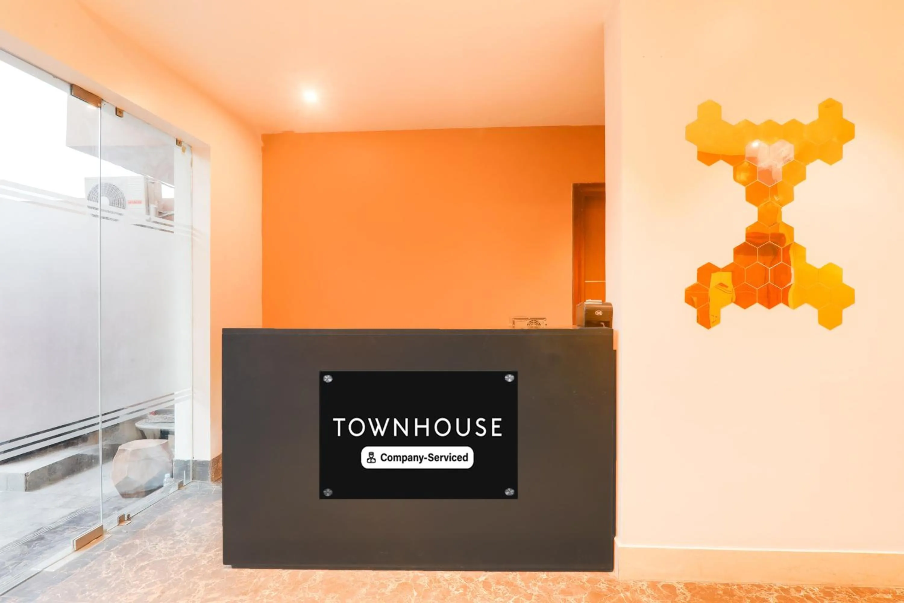 Super Townhouse Viraj Khand Formerly Veridian Inn