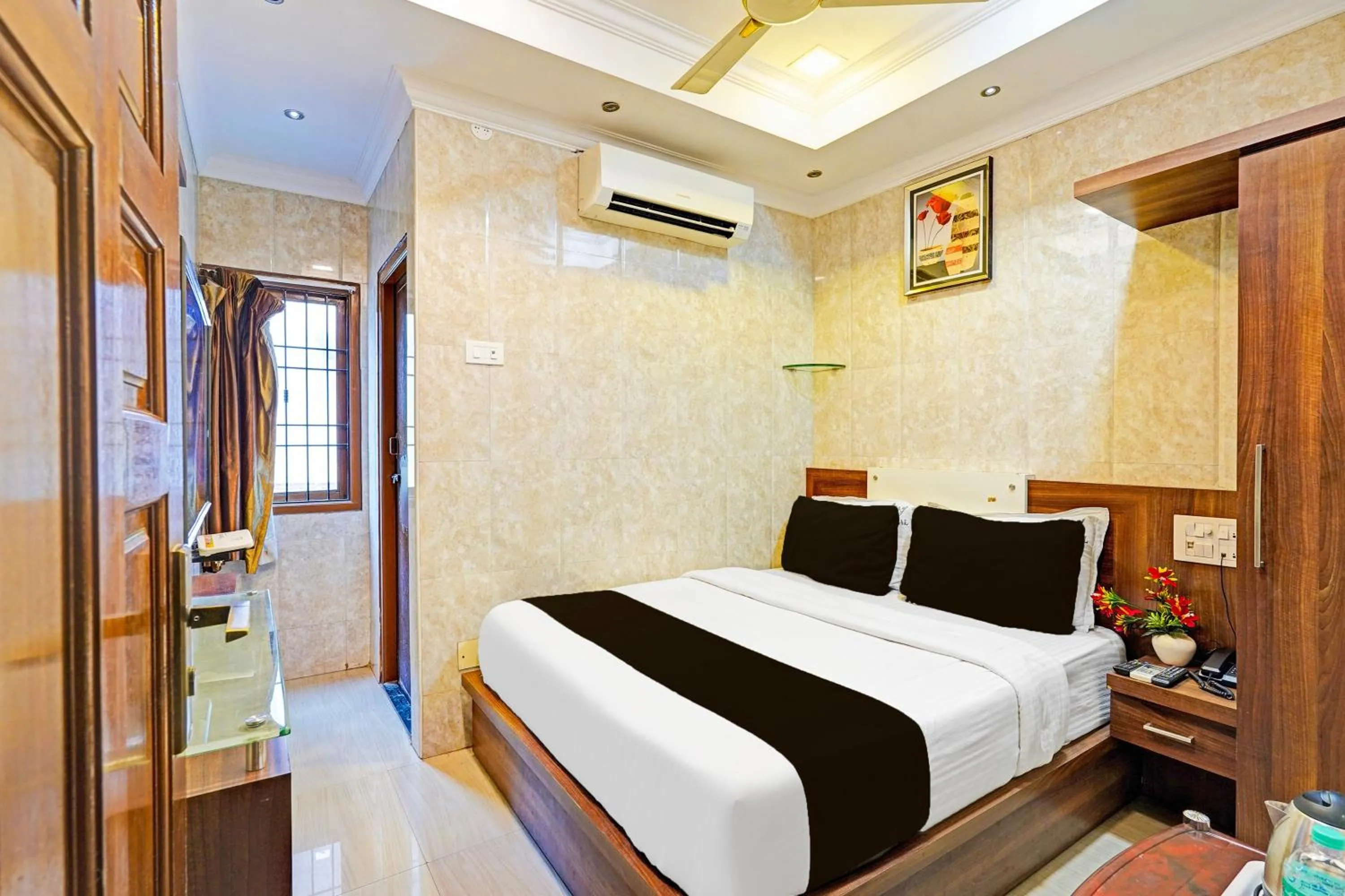 Bedroom, Bed in Super Hotel O Triplicane formerly Park Royal