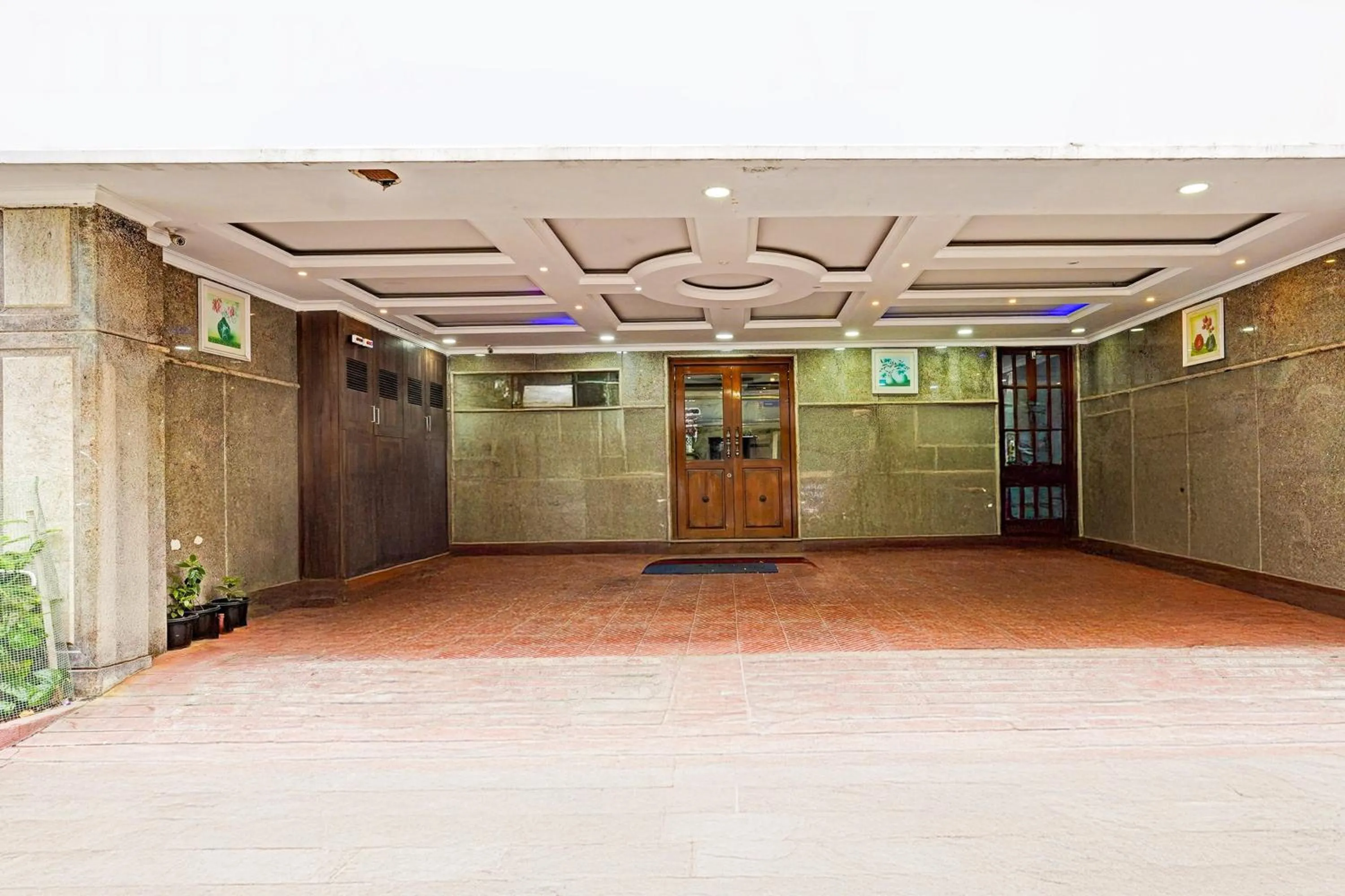 Facade/entrance in Super Hotel O Triplicane formerly Park Royal