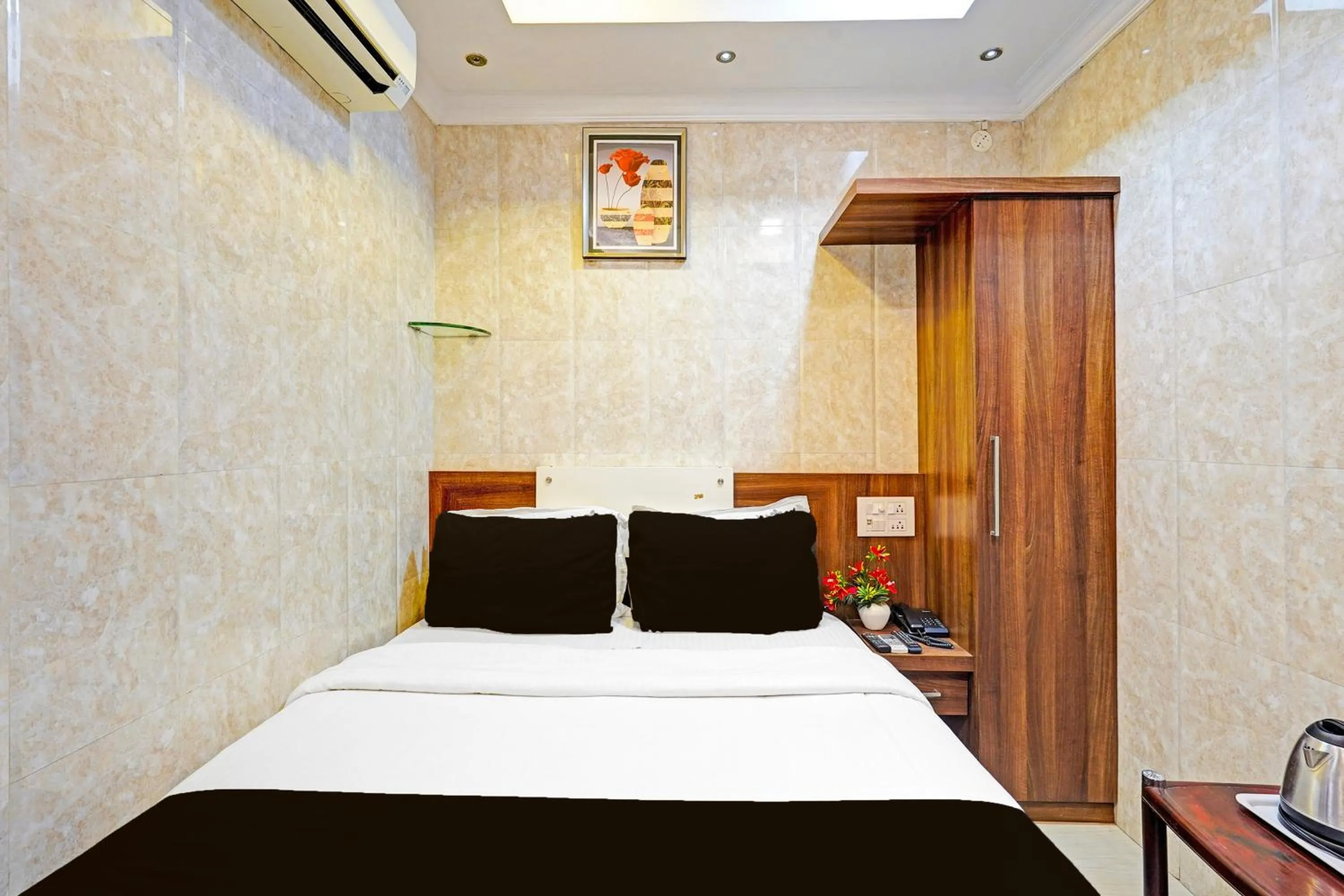 Bed in Super Hotel O Triplicane formerly Park Royal