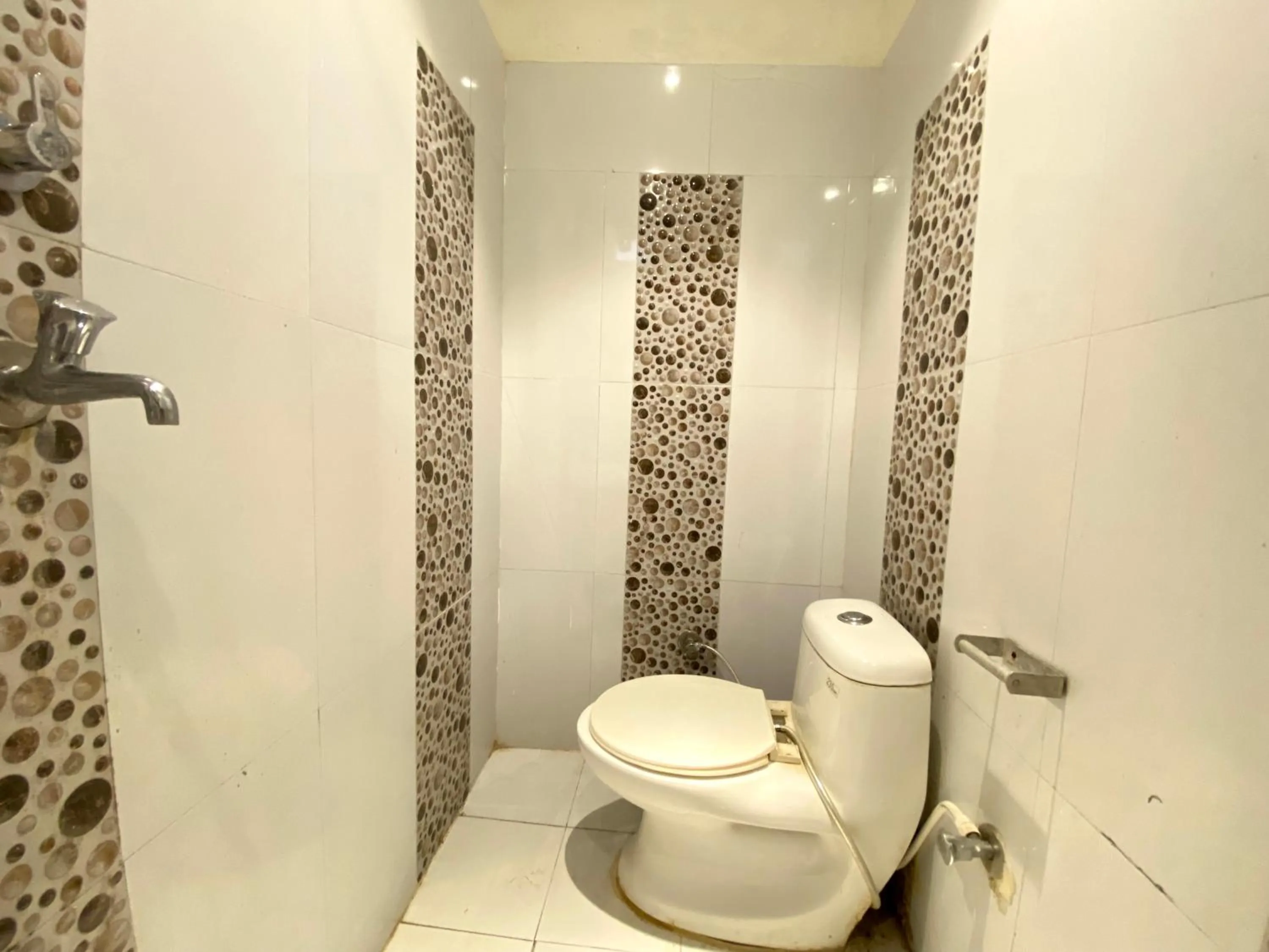 Shower in Sonu Guesthouse & Hostel, Rishikesh