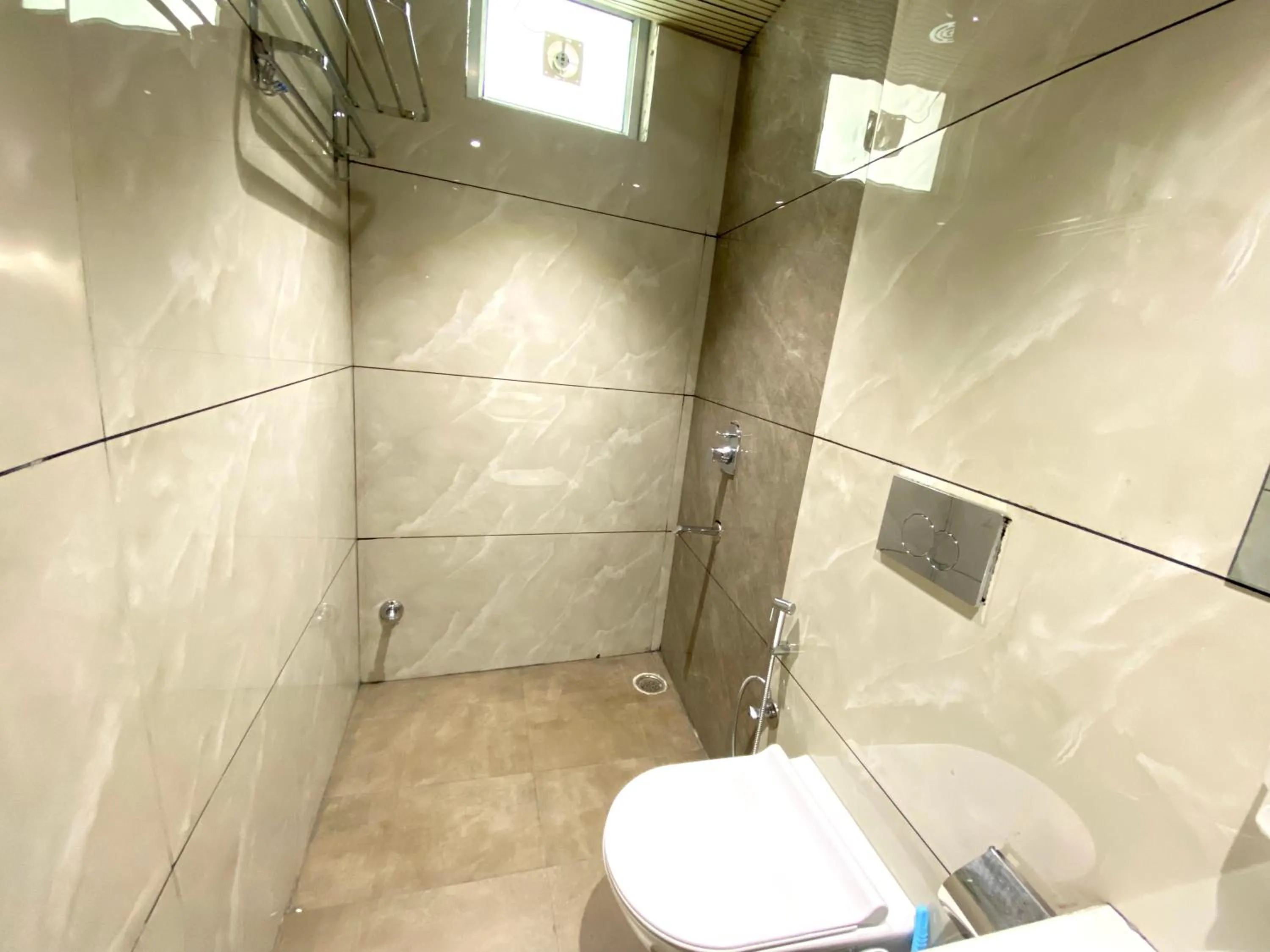 Shower in Sonu Guesthouse & Hostel, Rishikesh