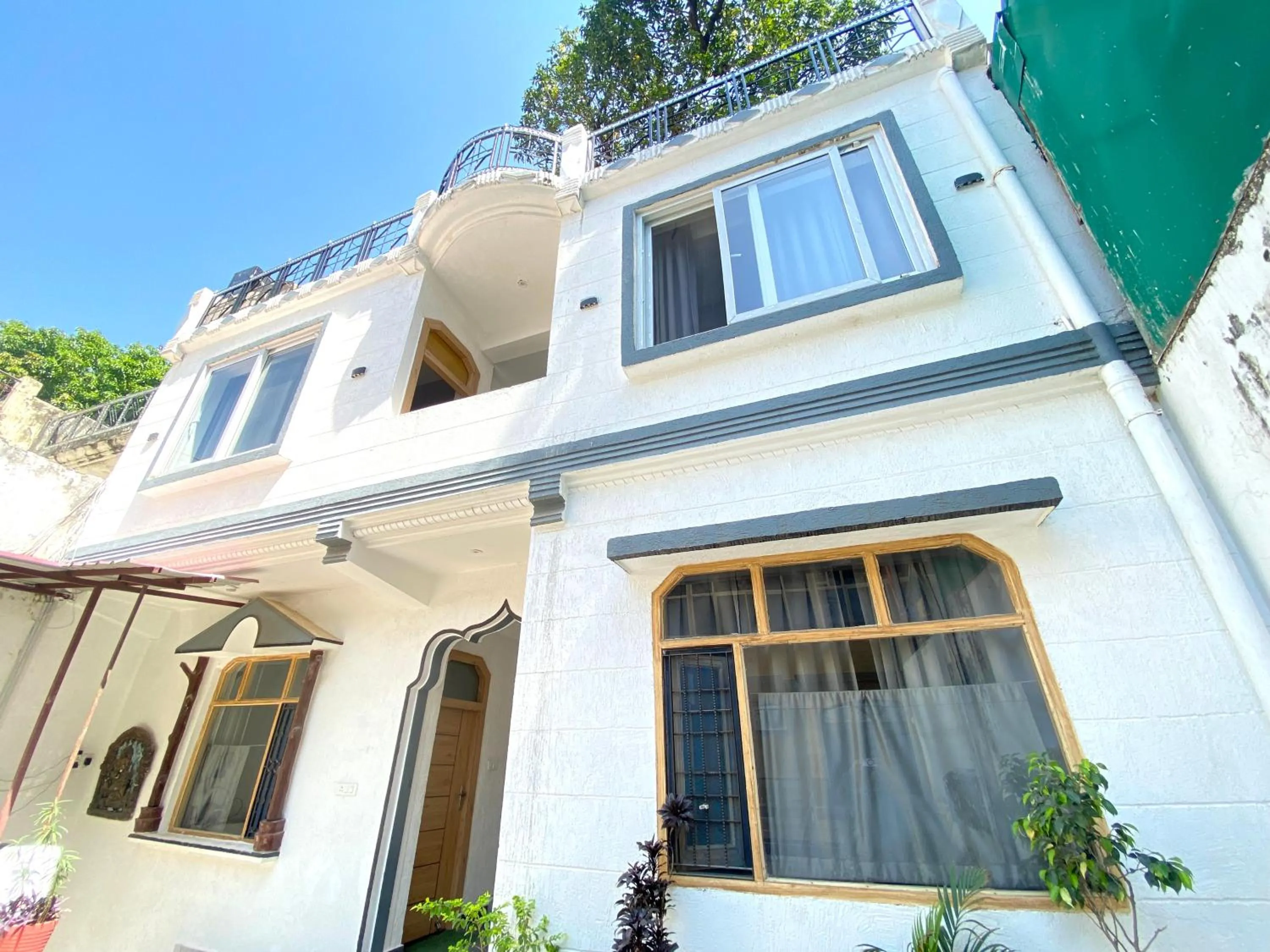 Property building in Sonu Guesthouse & Hostel, Rishikesh