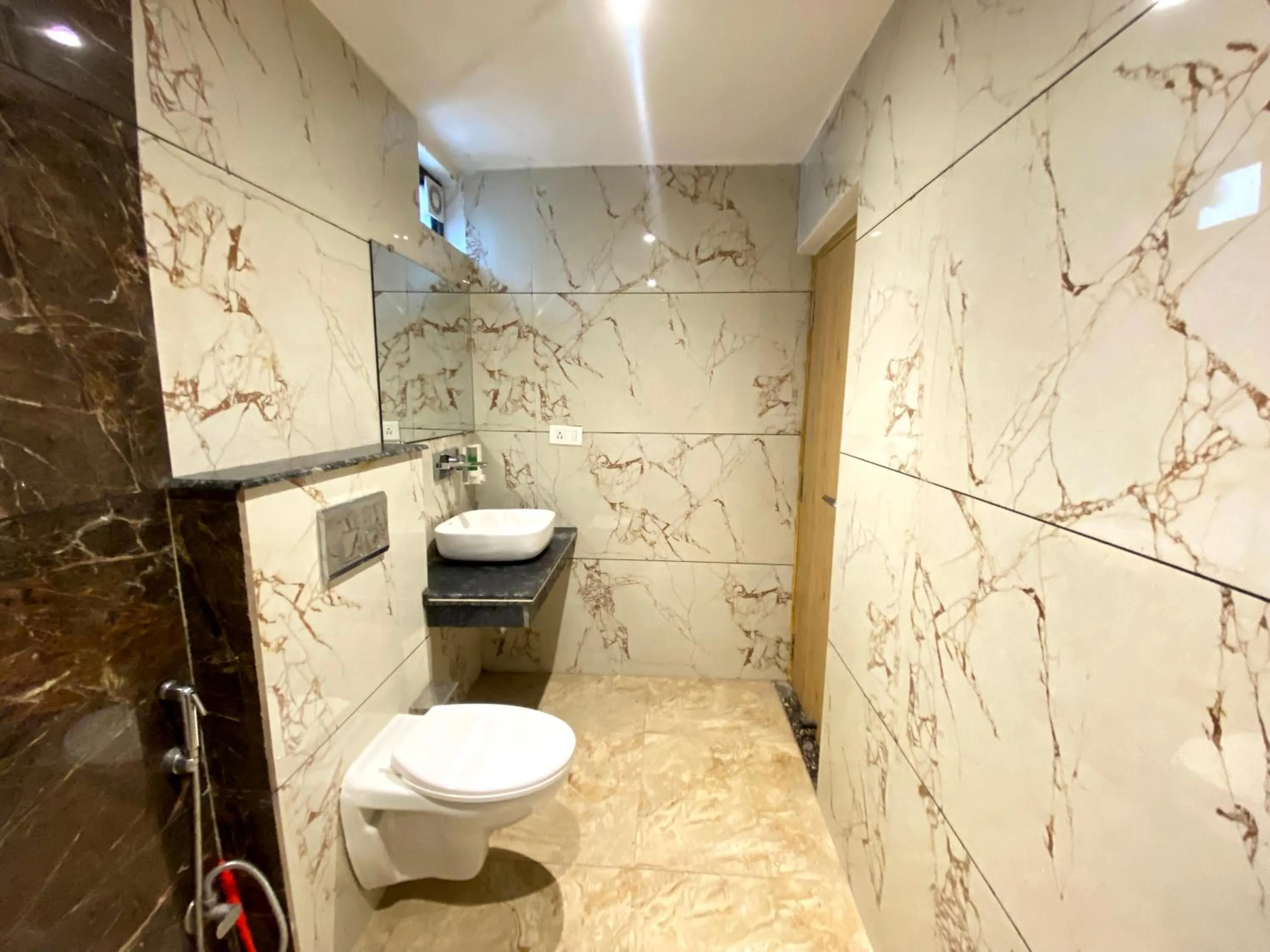 Shower in Sonu Guesthouse & Hostel, Rishikesh