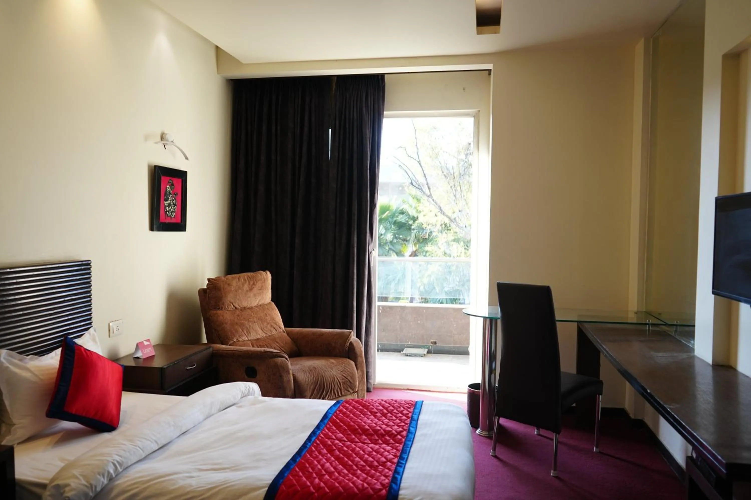 Bedroom, Bed in Spree Hotel Meerut