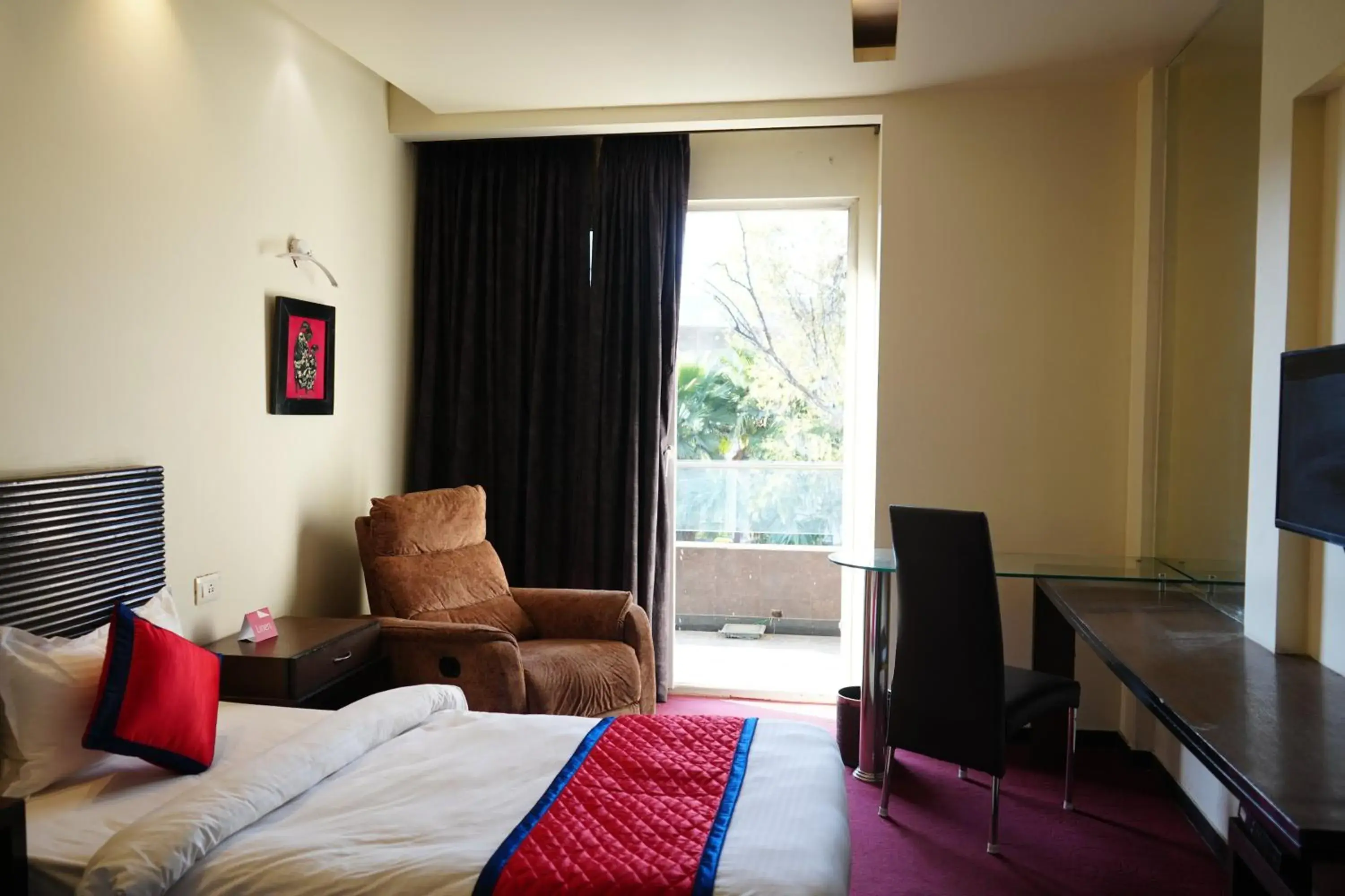 Bedroom, Bed in Spree Hotel Meerut Bedroom, Bed in Spree Hotel Meerut