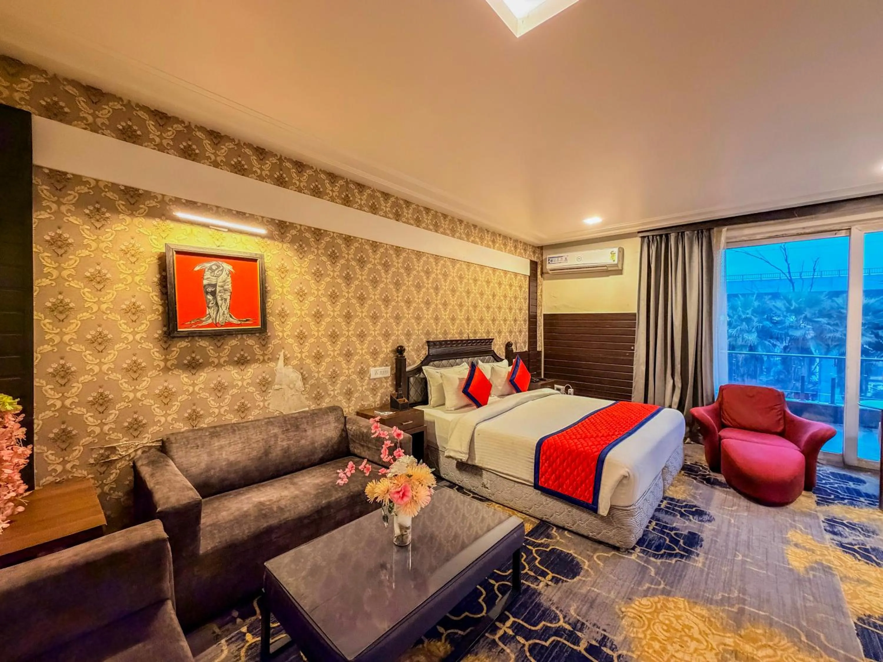 Bed in Spree Hotel Meerut