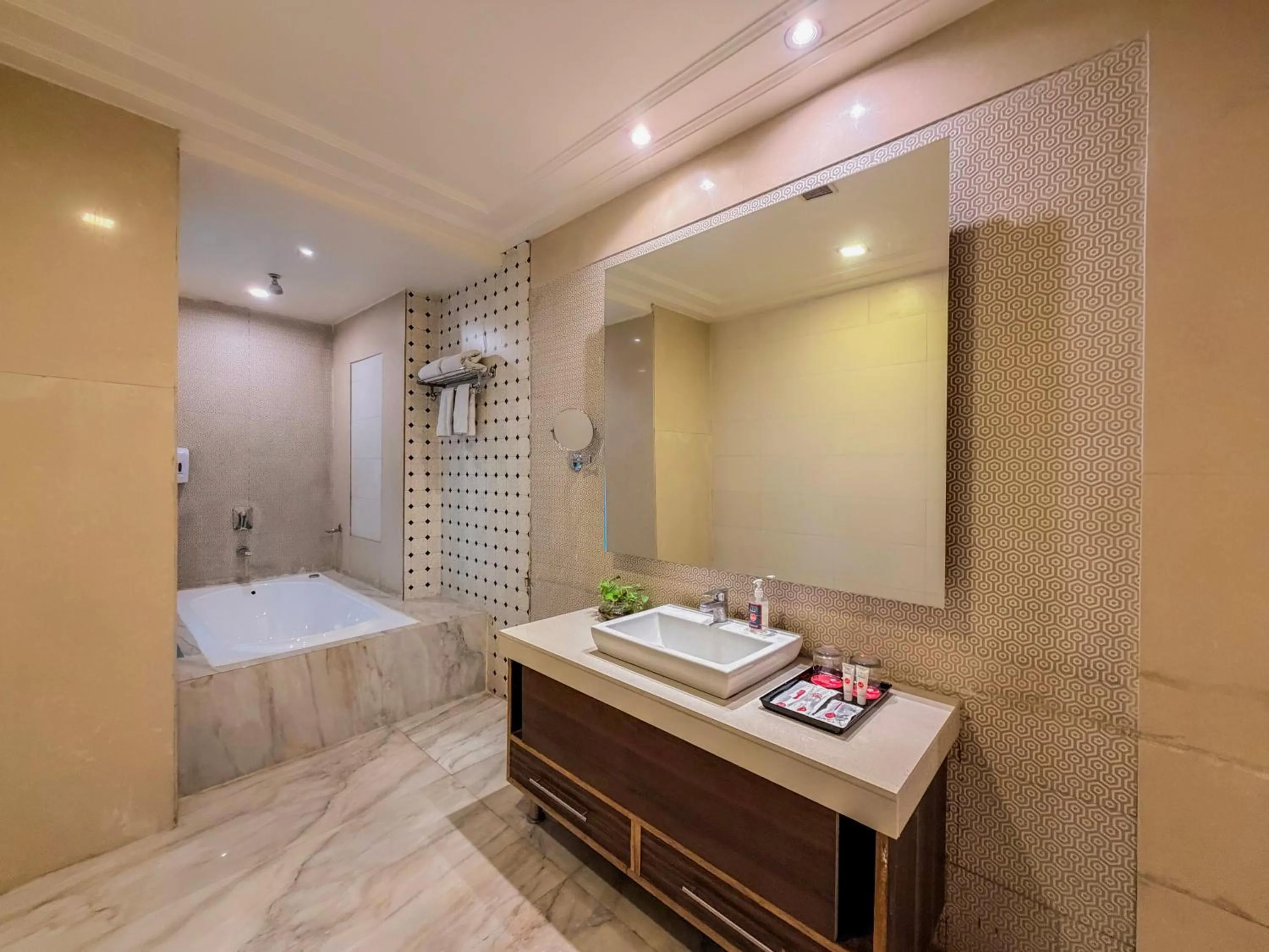 Shower in Spree Hotel Meerut