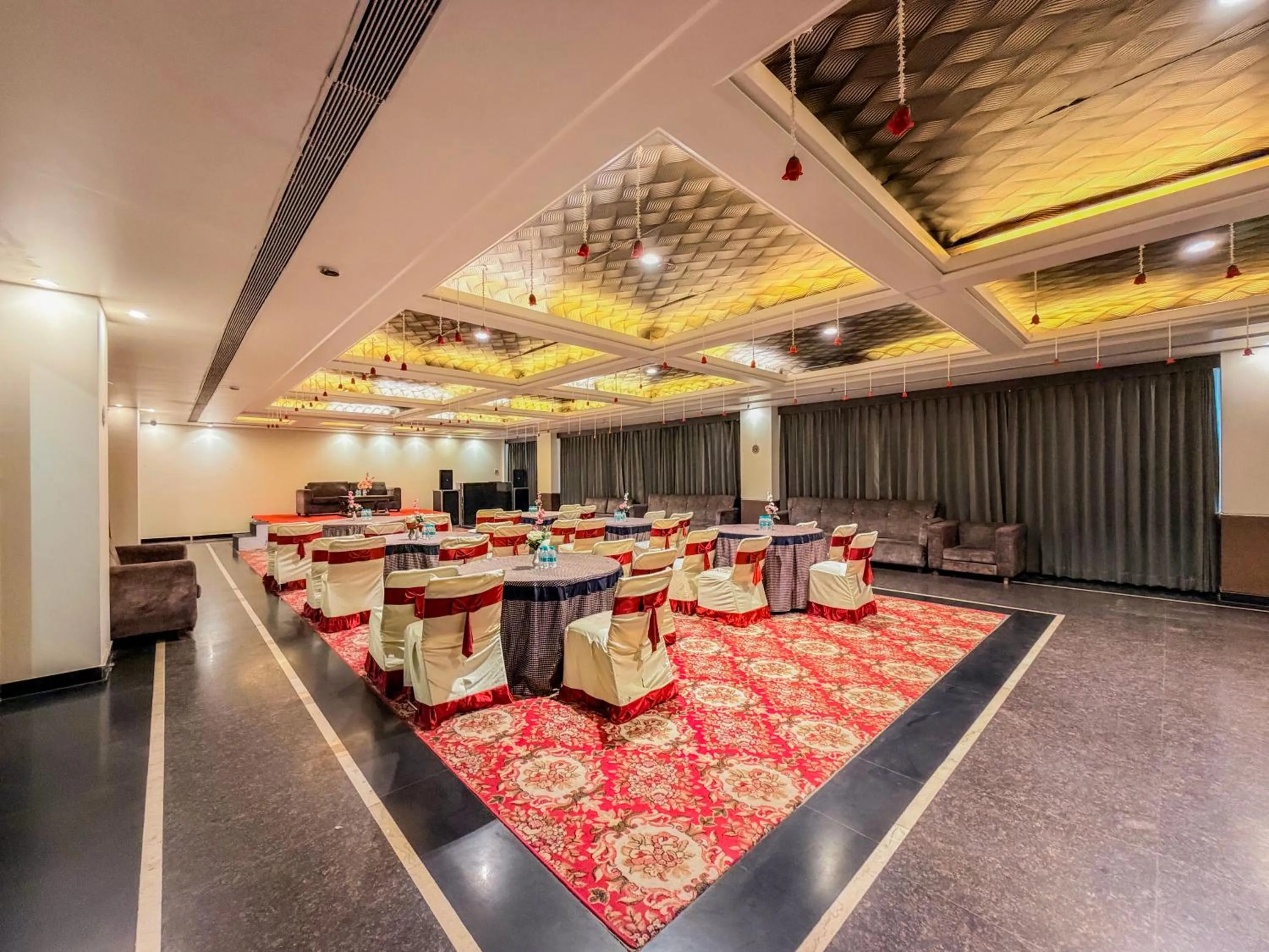 Banquet/Function facilities in Spree Hotel Meerut