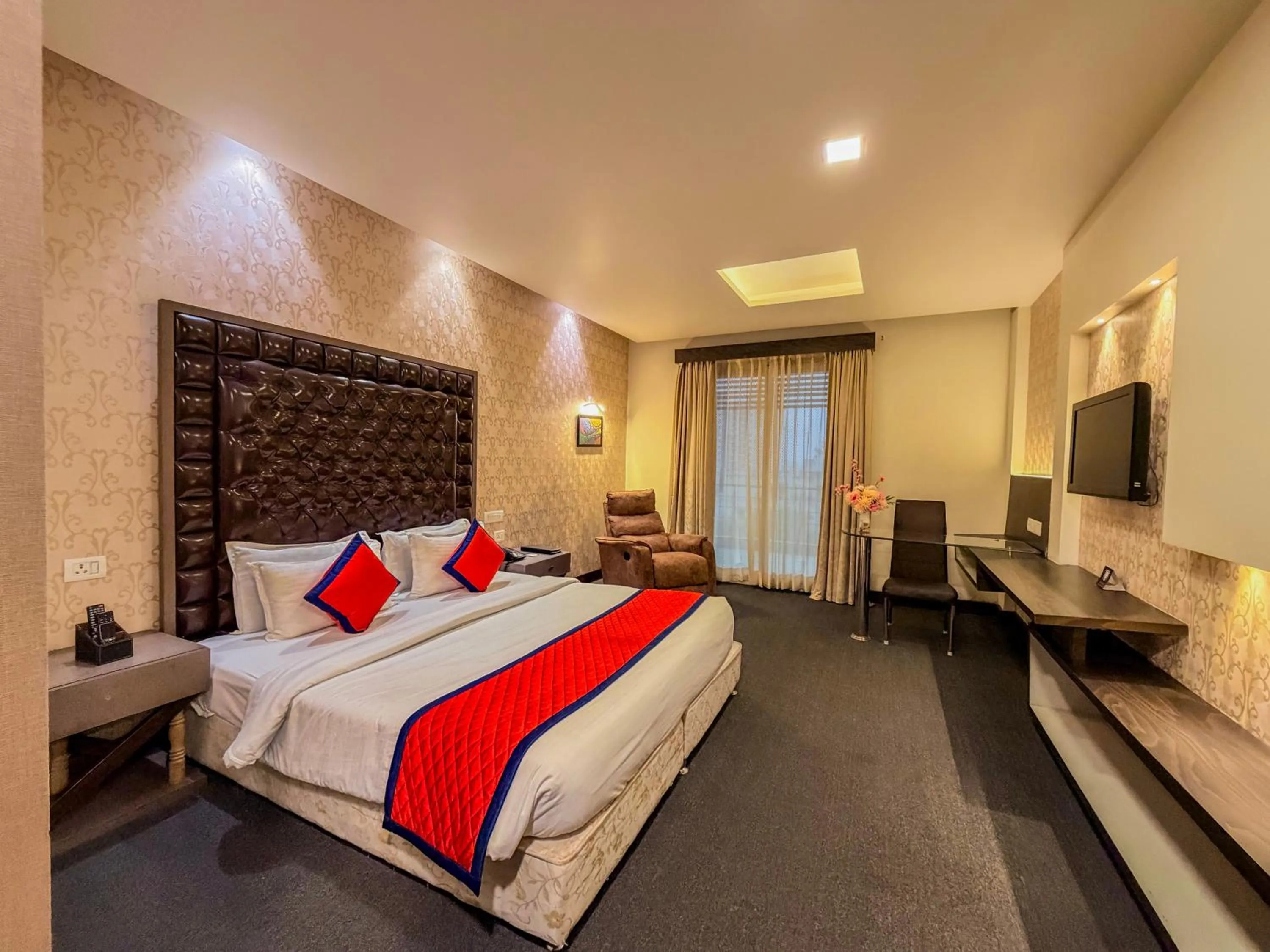 Bed in Spree Hotel Meerut