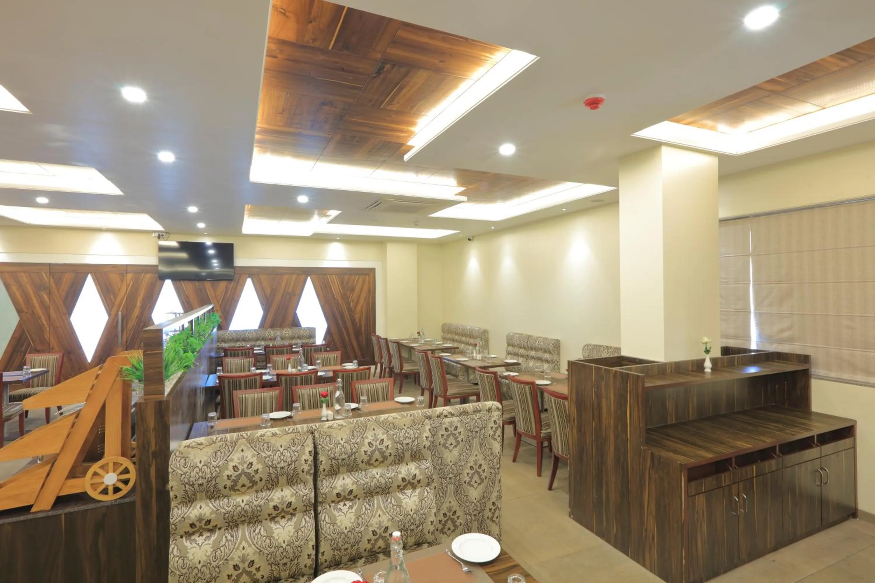 Restaurant/places to eat in Zip By Spree Hotels Kolhapur