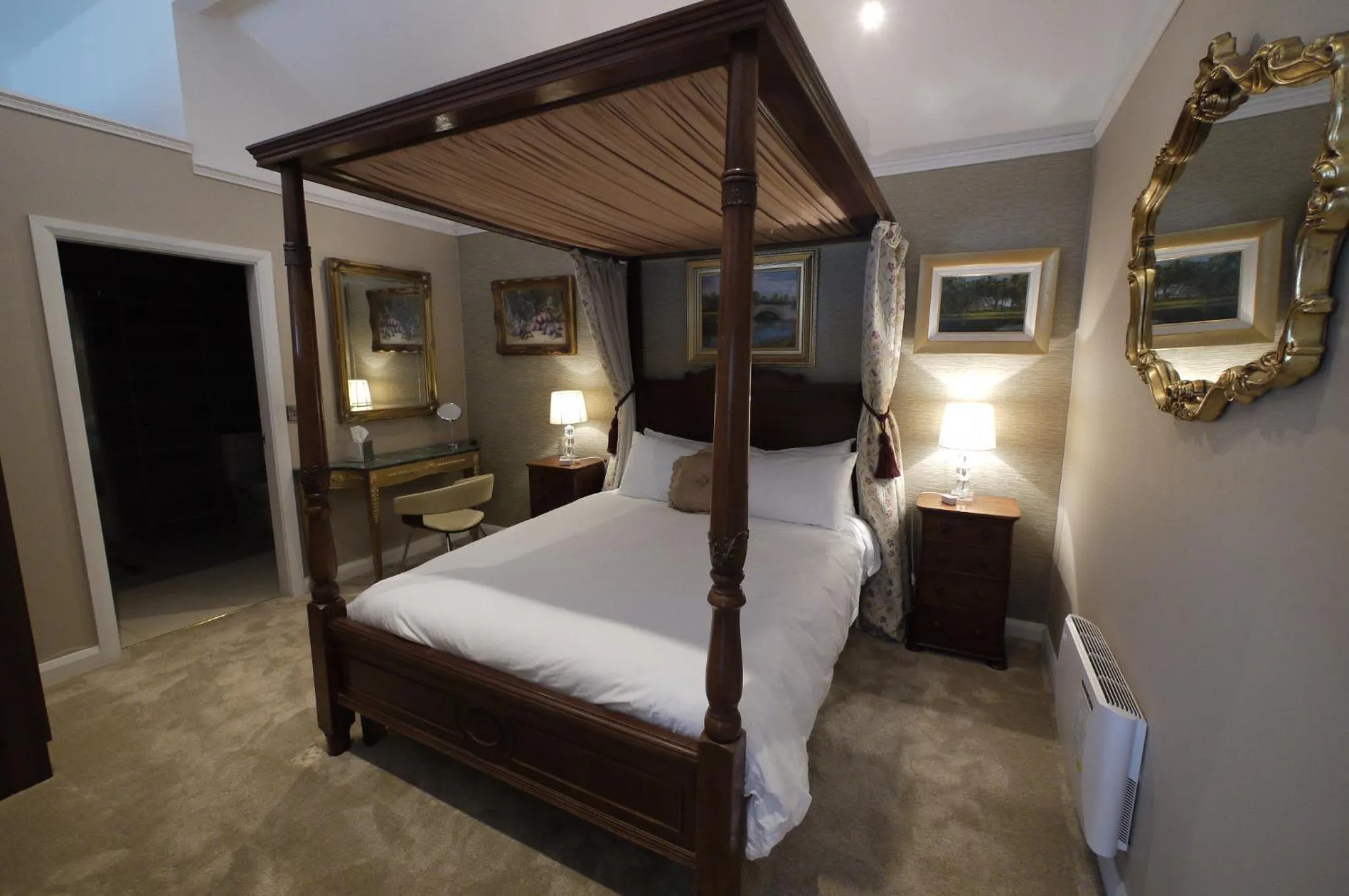 Bedroom, Bed in The Carriage Houses at Beechpark House