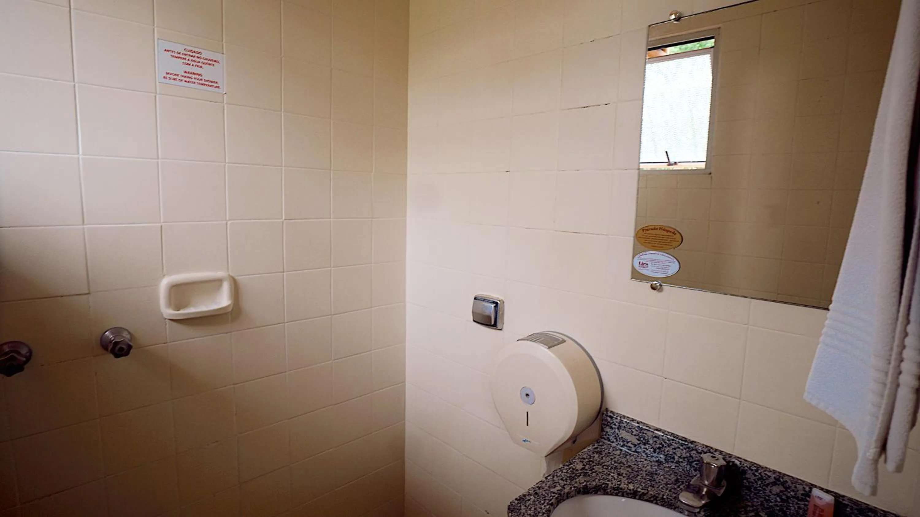 Bathroom in Lira Hotel