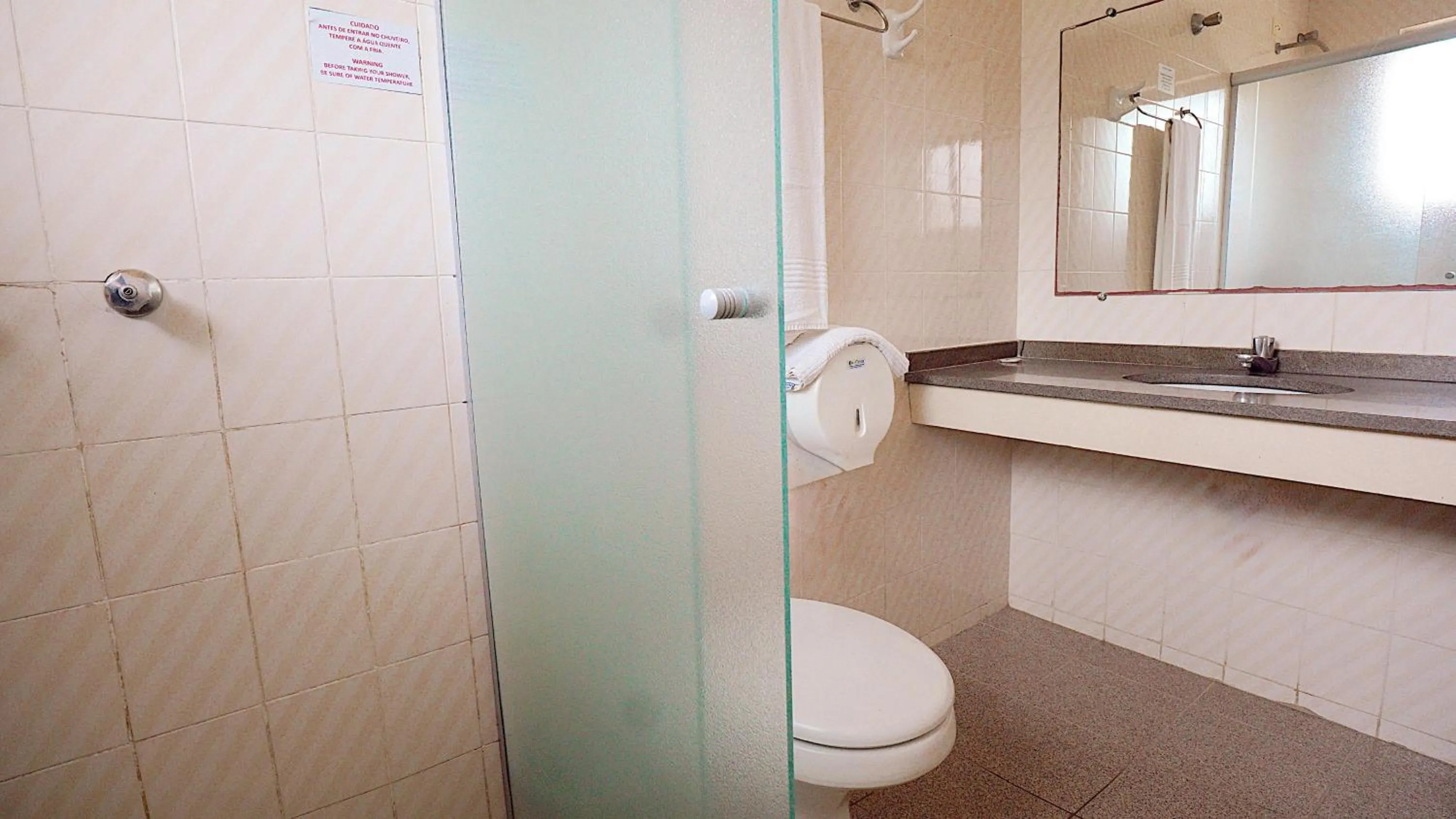 Shower in Lira Hotel