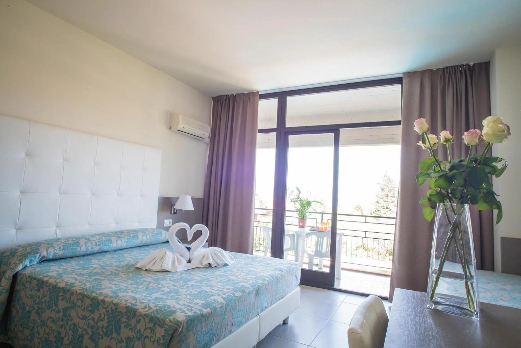 Bed in Hotel Holiday