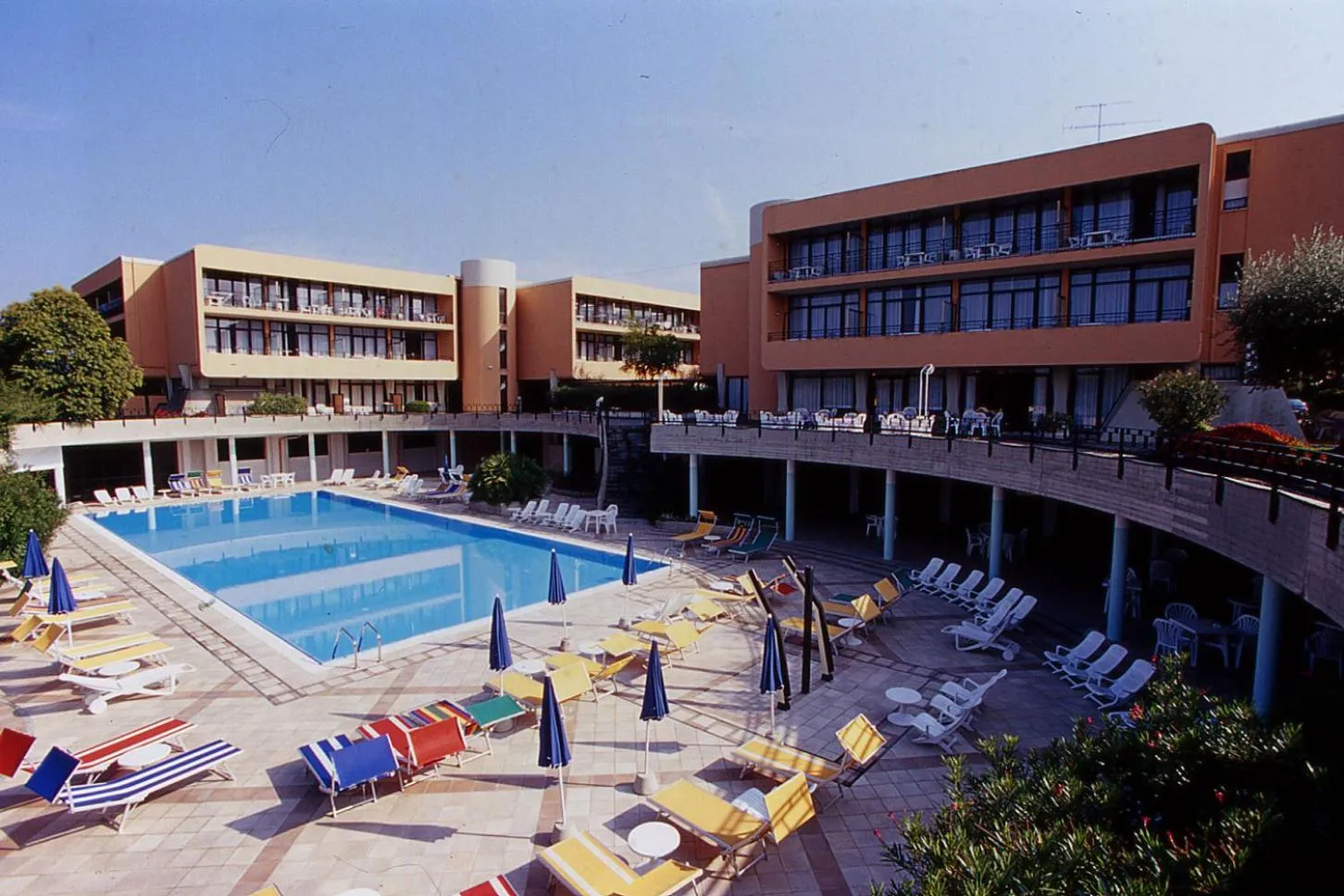 Swimming pool in Hotel Holiday