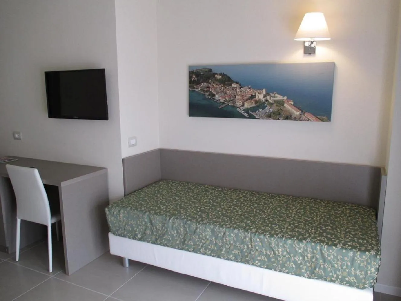 Bed in Hotel Holiday