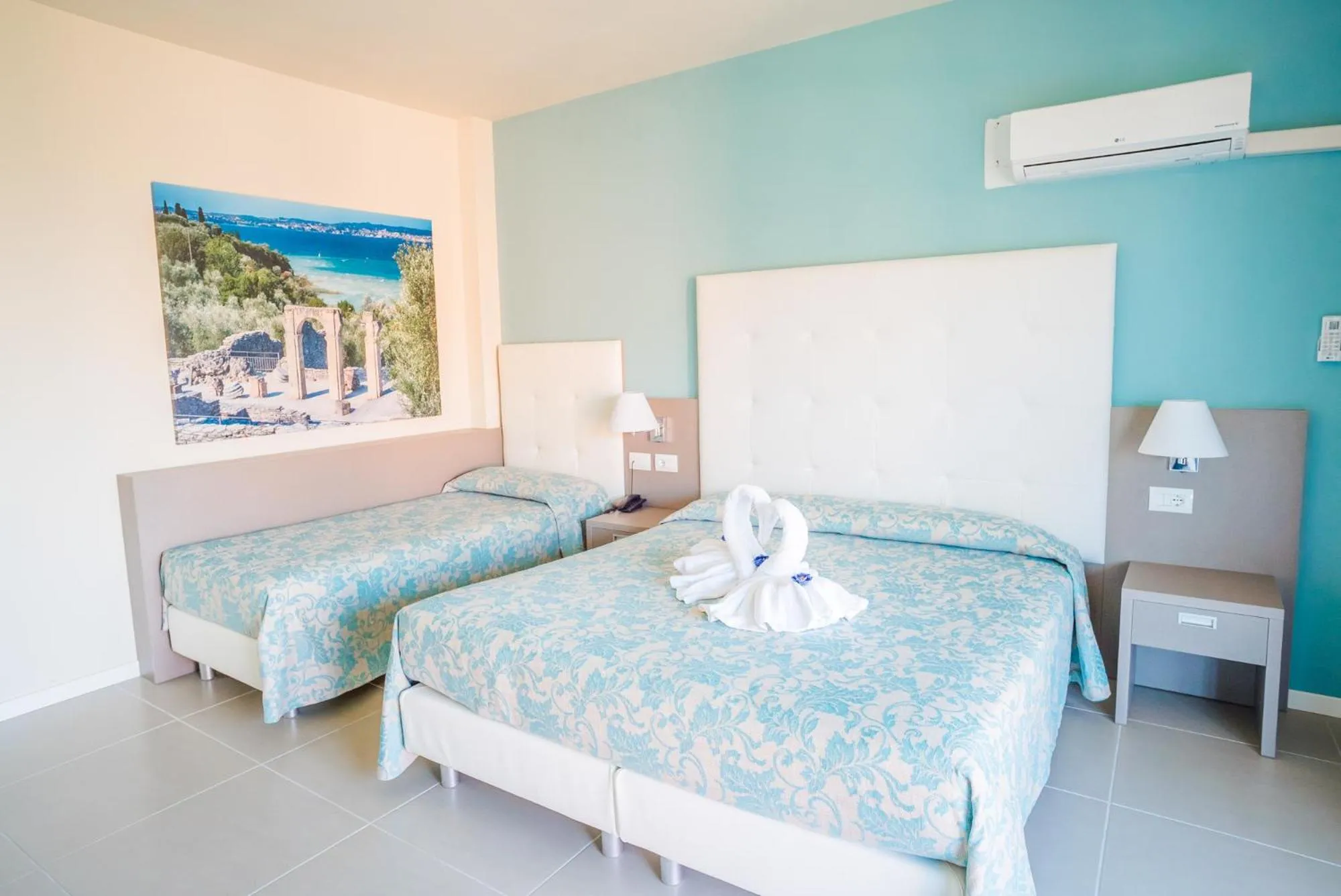 Bed in Hotel Holiday