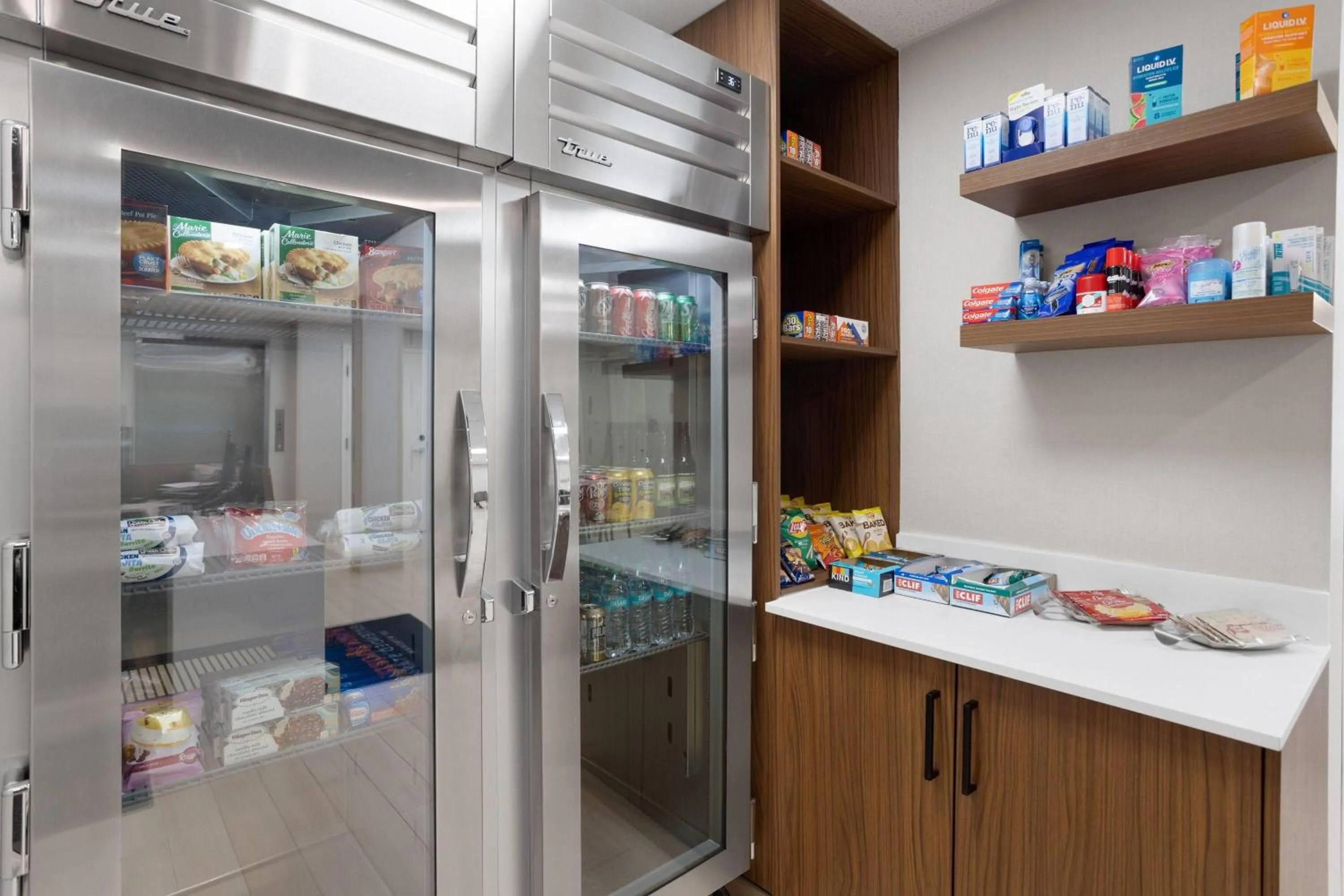 Food and drinks in Hawthorn Extended Stay by Wyndham Alpine