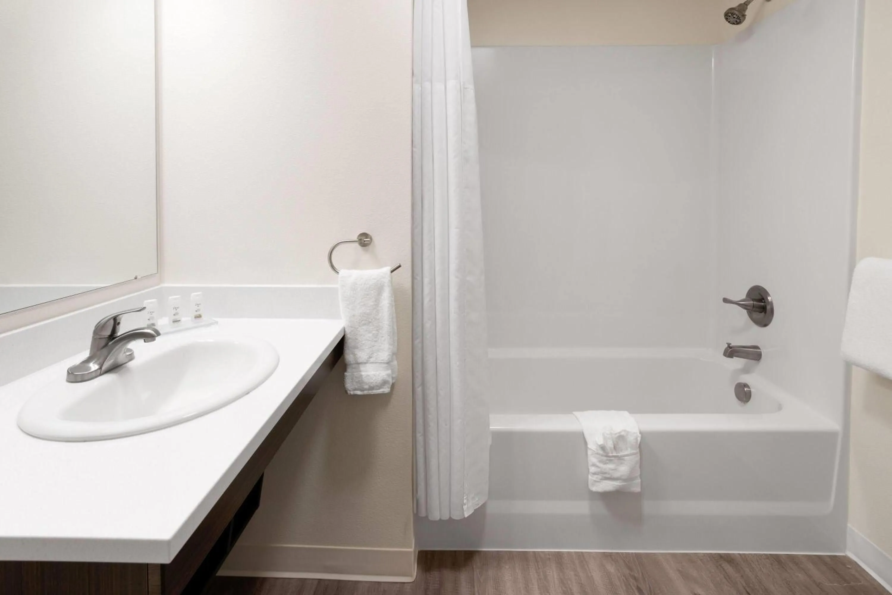 Bathroom in Hawthorn Extended Stay by Wyndham Alpine