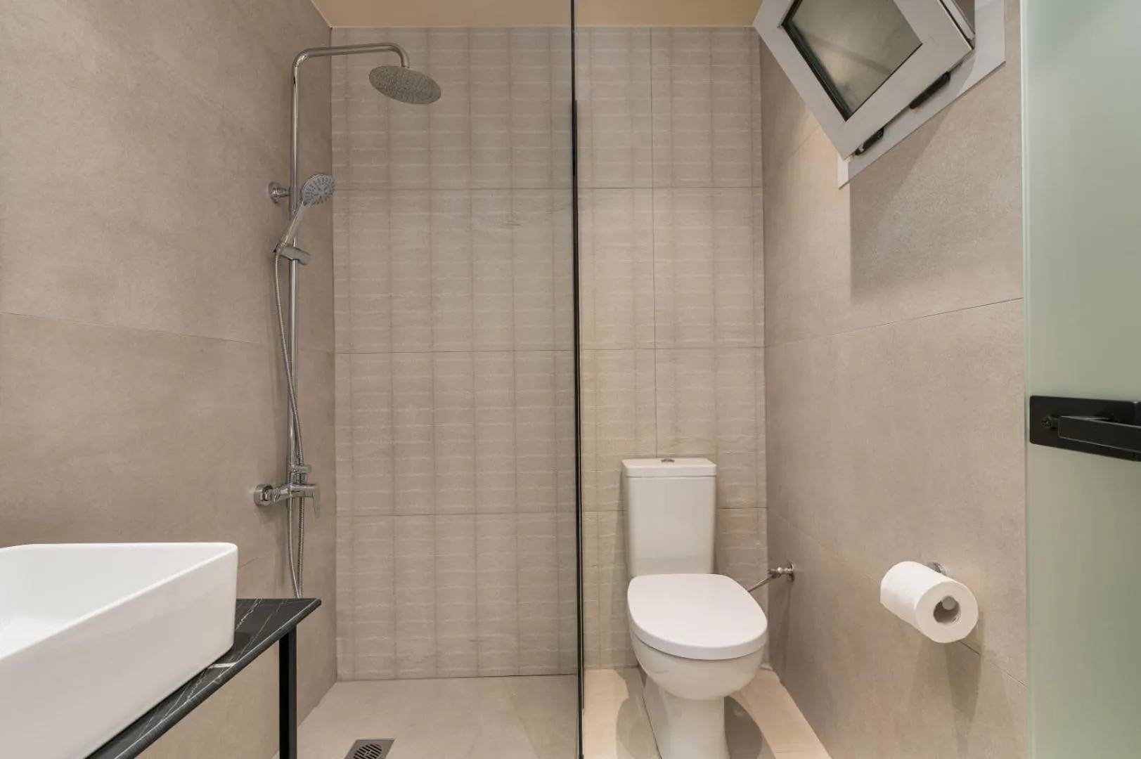 Shower in Arya Hotel