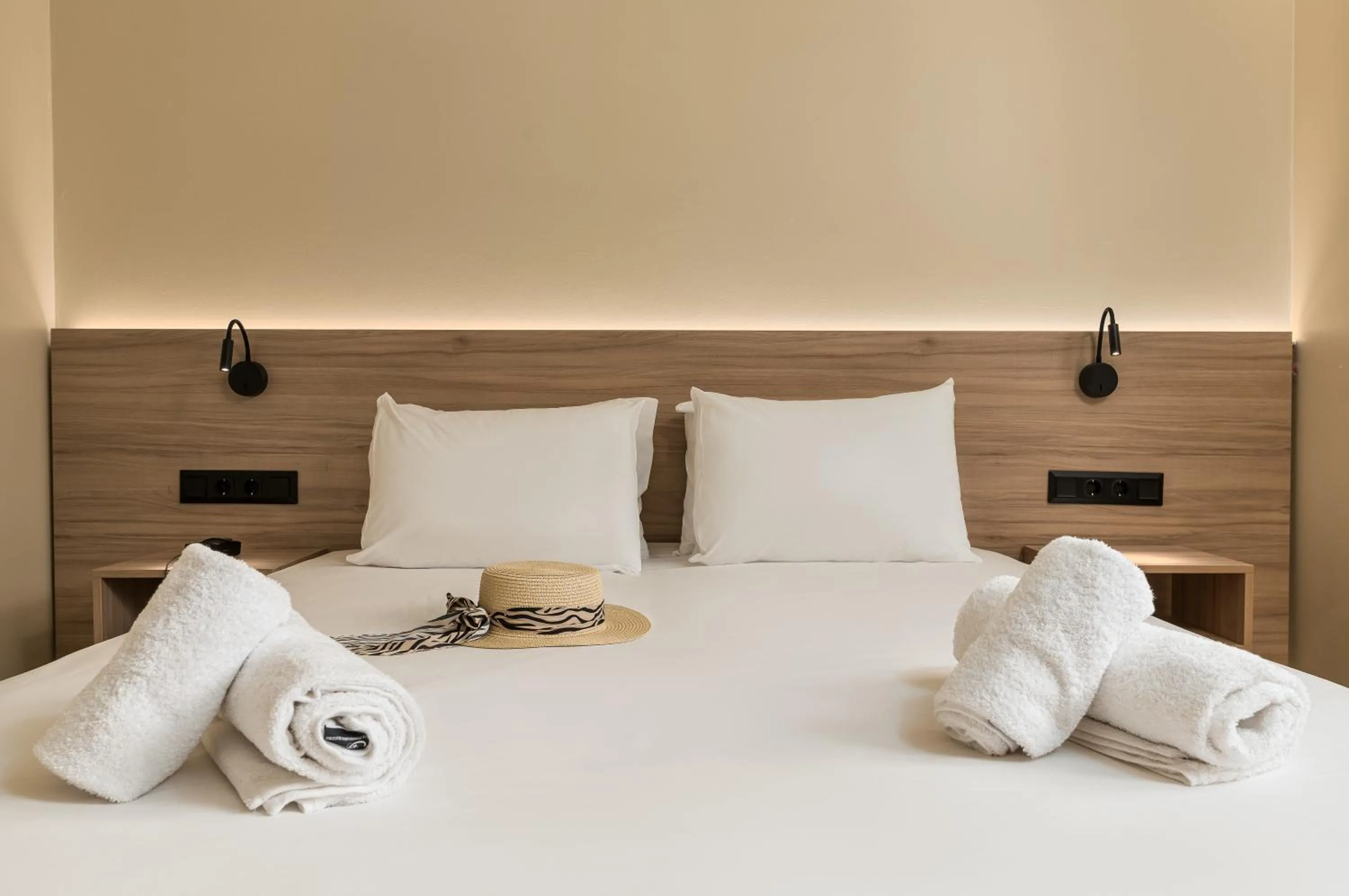 Bedroom, Bed in Arya Hotel