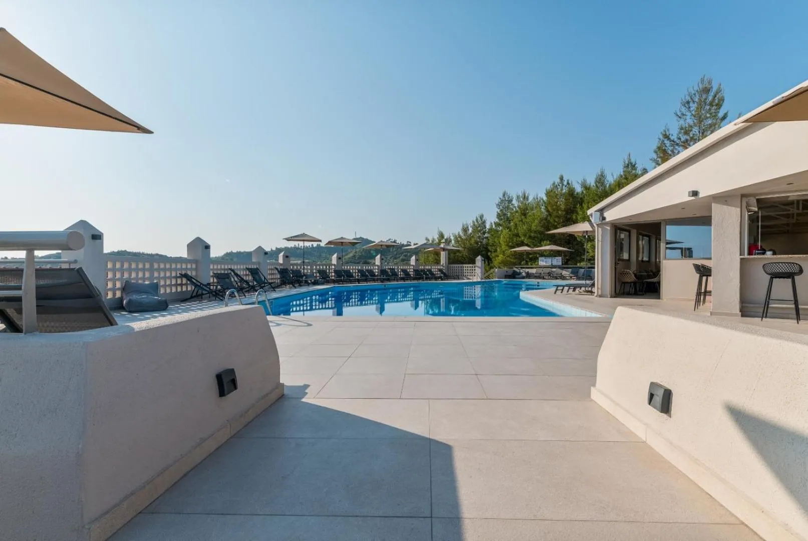 Swimming pool in Arya Hotel