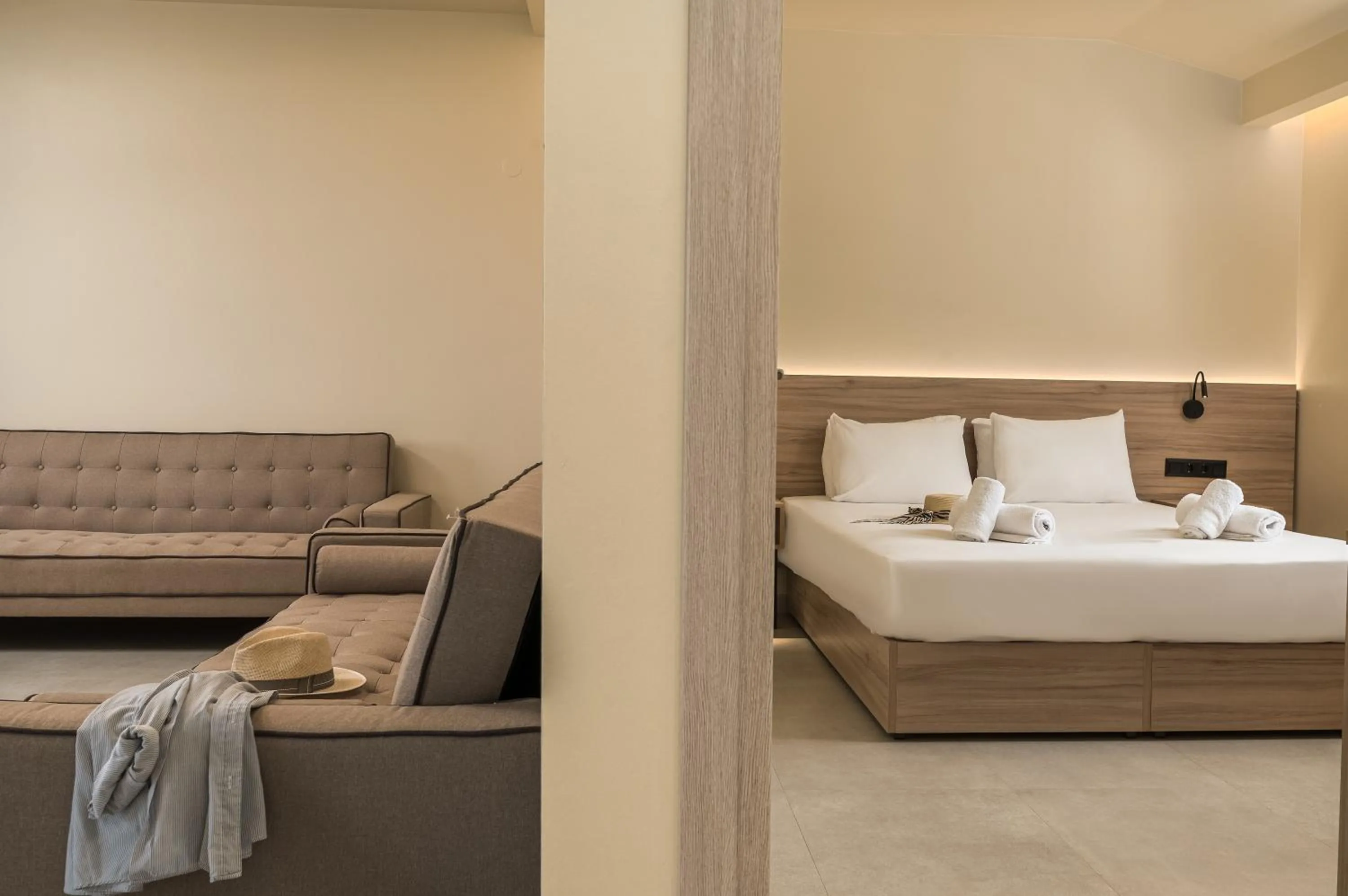 Photo of the whole room, Bed in Arya Hotel