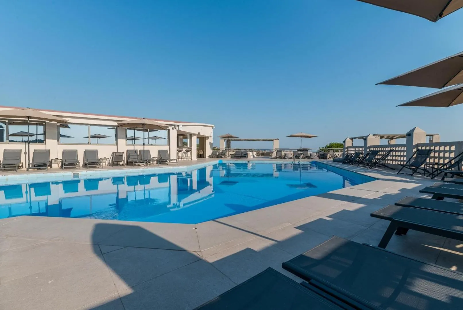 Arya Hotel