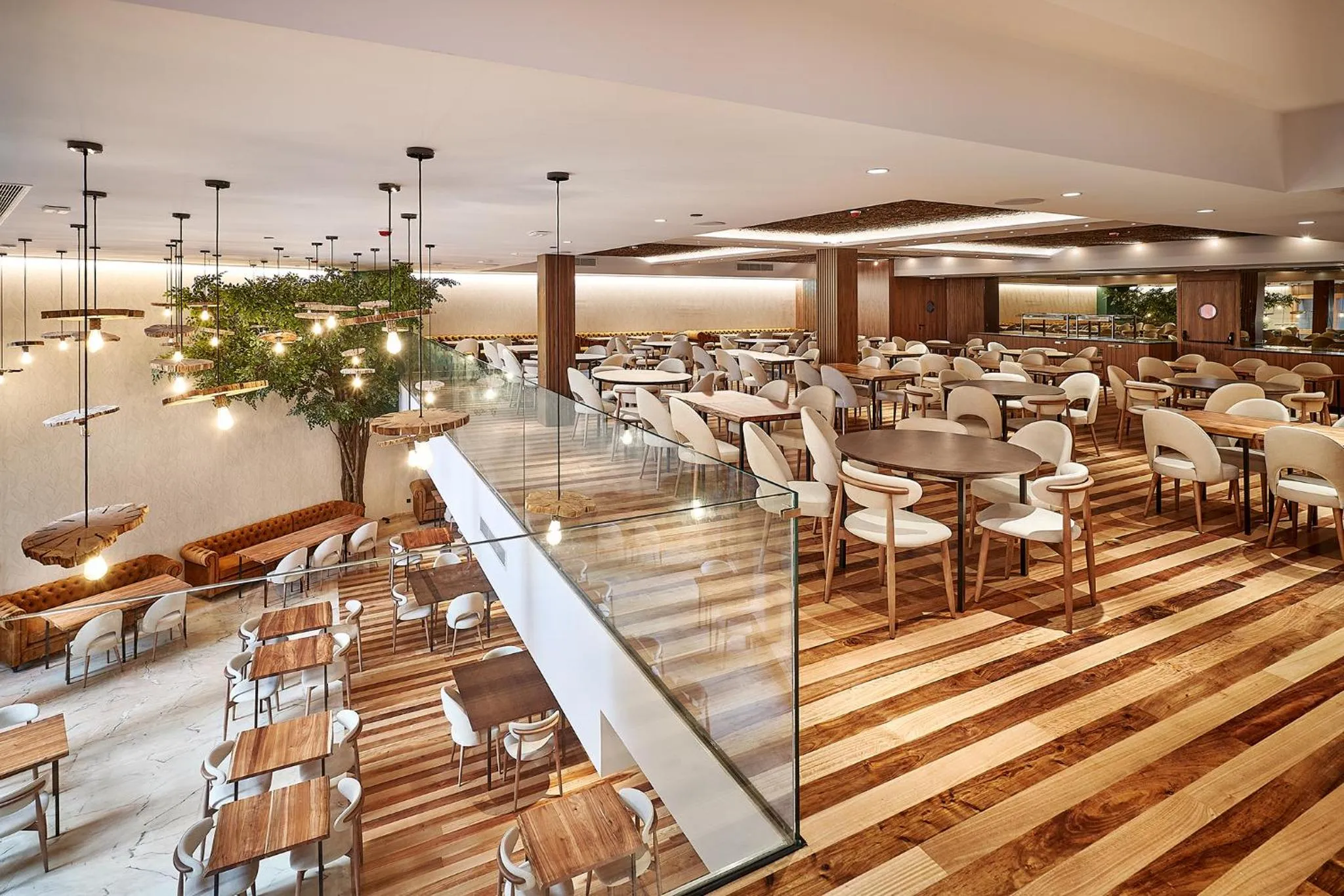 Restaurant/places to eat in The Log Porto Hotel by Piamonte Hotels