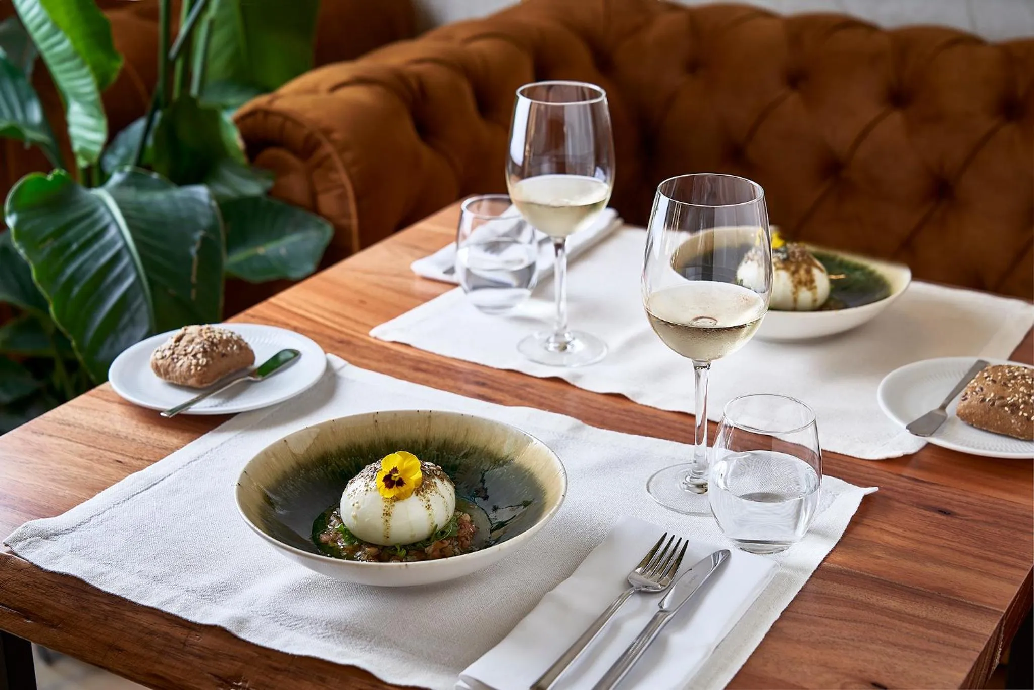 Restaurant/places to eat in The Log Porto Hotel by Piamonte Hotels