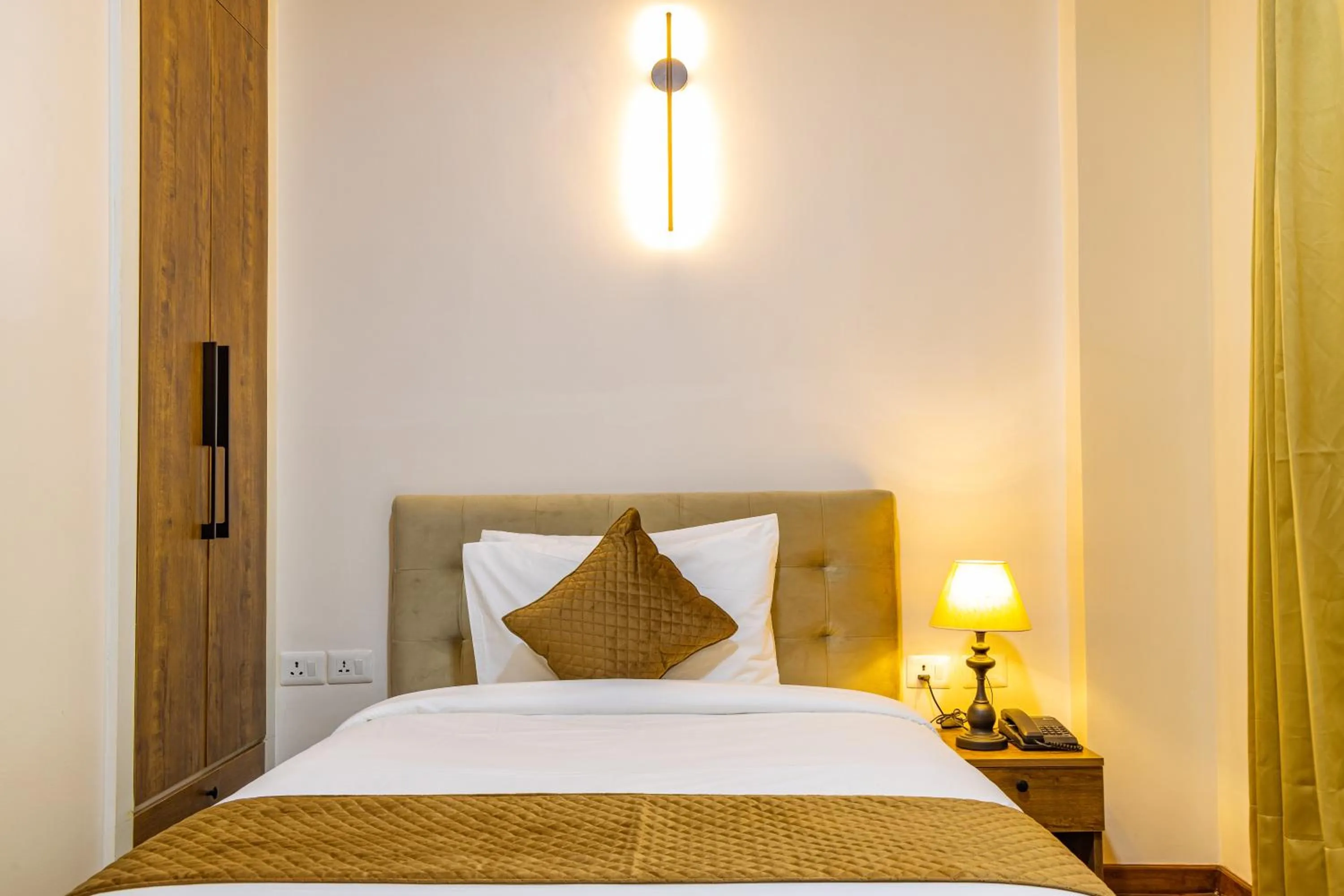 Bed in Mhendo Hotel & Studio Suites