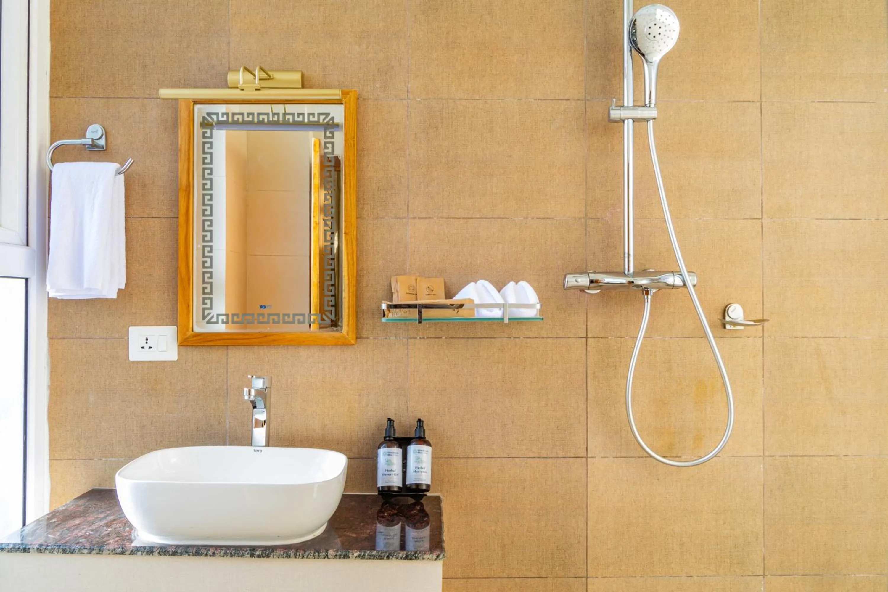 Shower in Mhendo Hotel & Studio Suites
