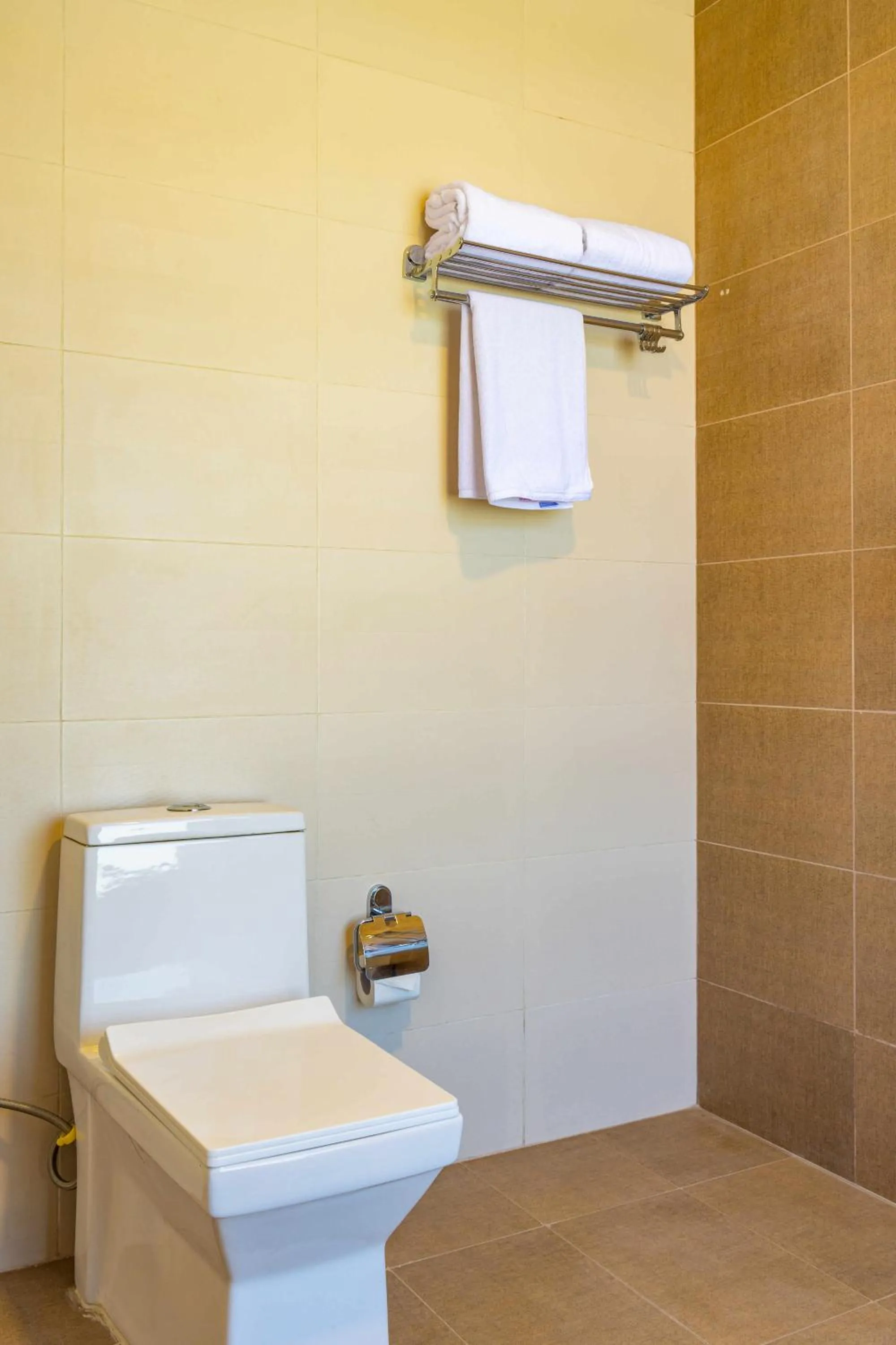 Bathroom in Mhendo Hotel & Studio Suites