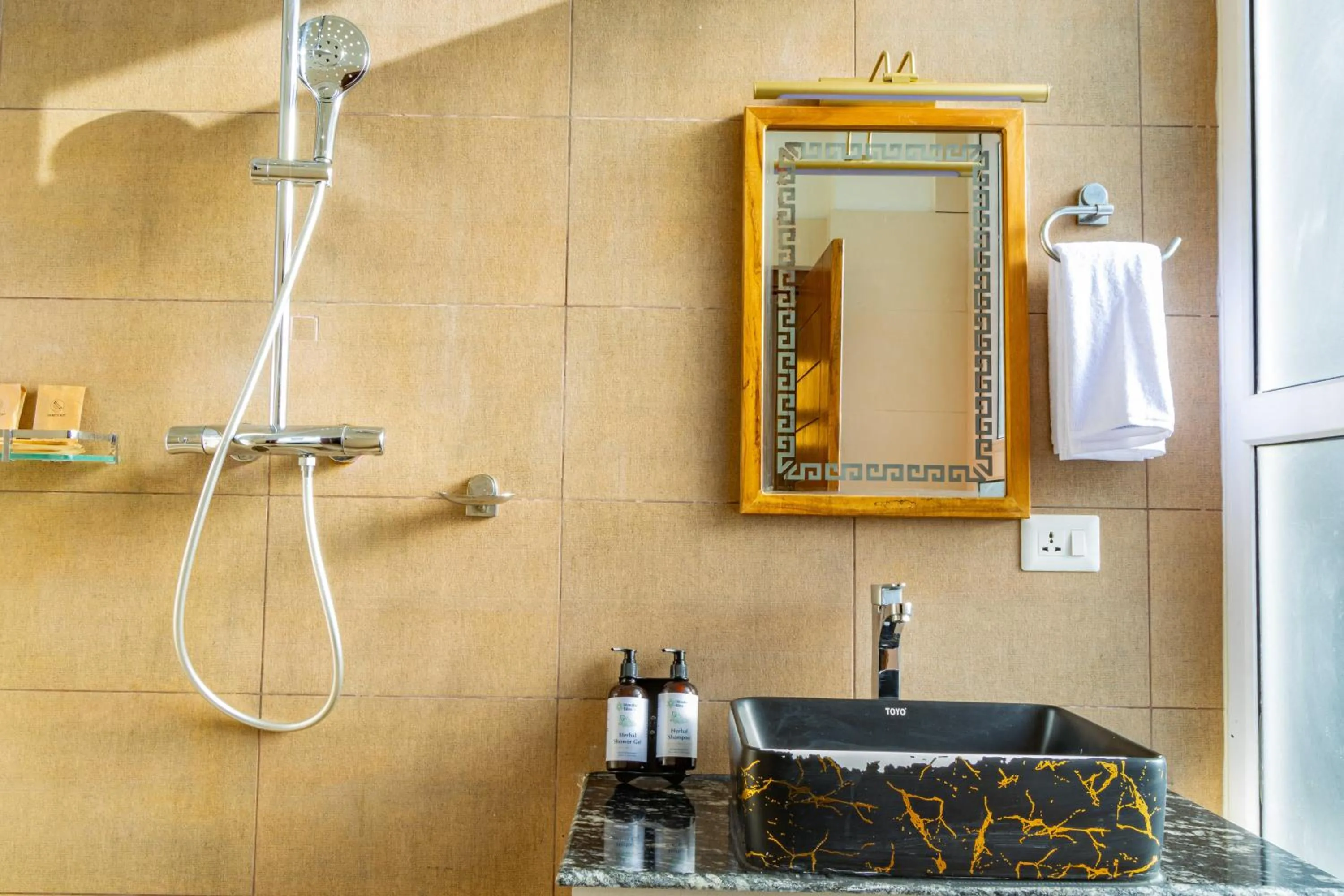 Shower in Mhendo Hotel & Studio Suites