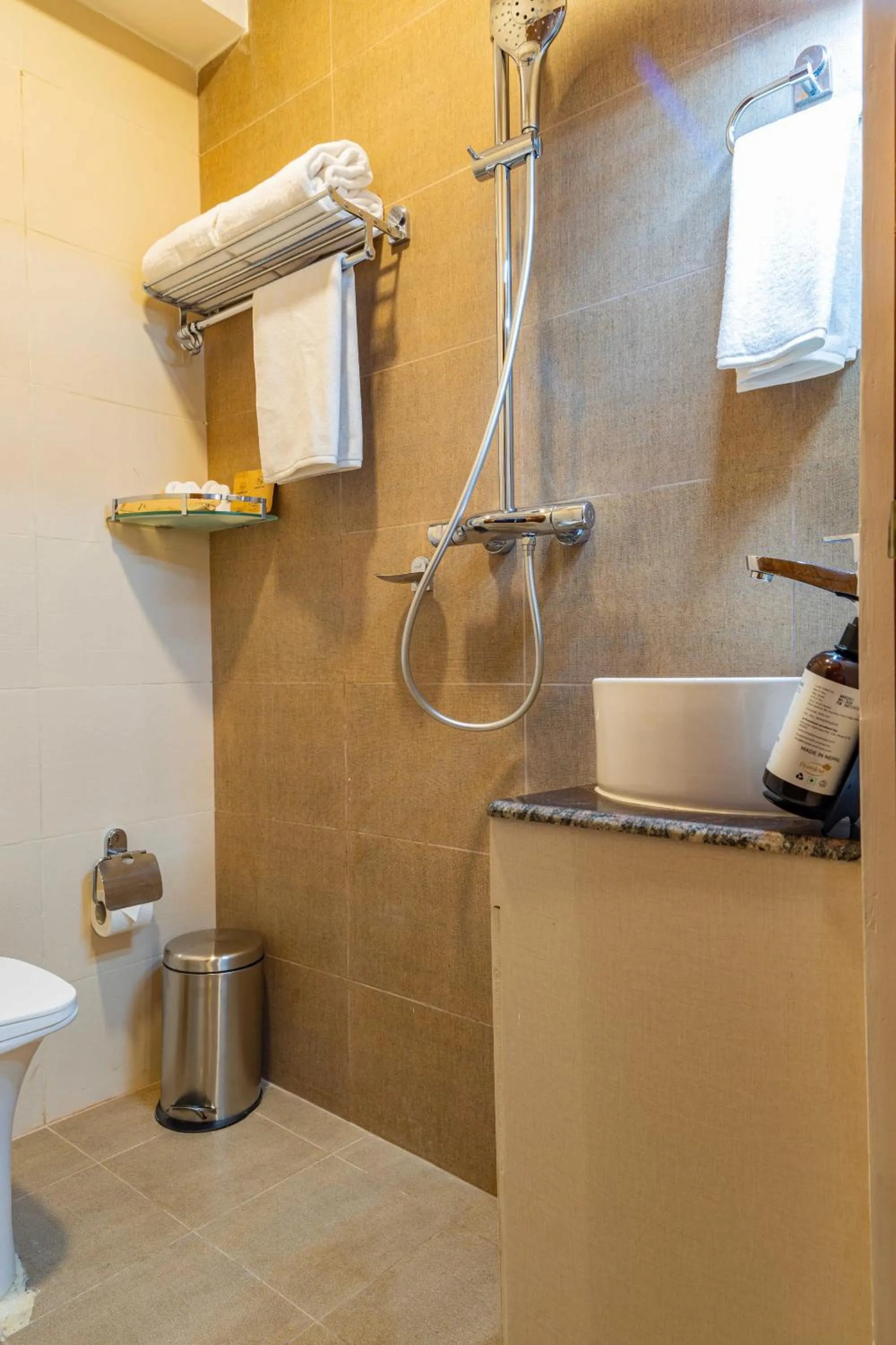 Shower in Mhendo Hotel & Studio Suites